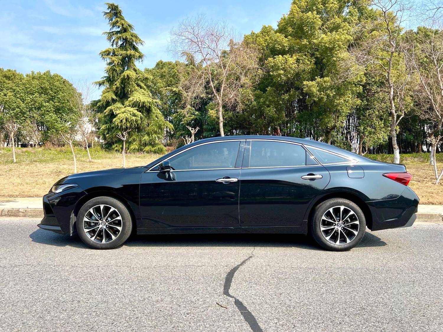 Toyota Avalon 2023 car image #5