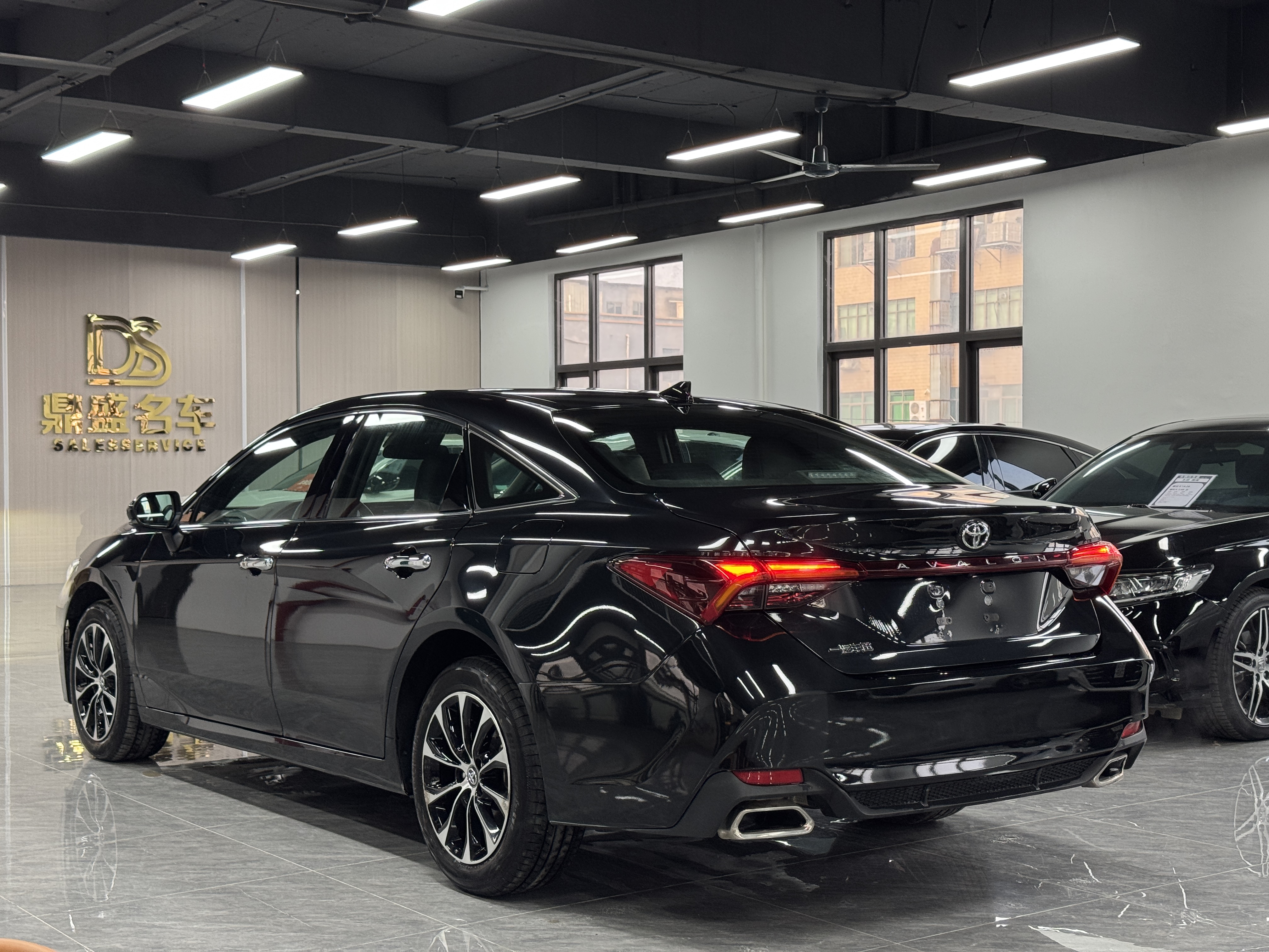 Toyota Avalon 2022 car image #5