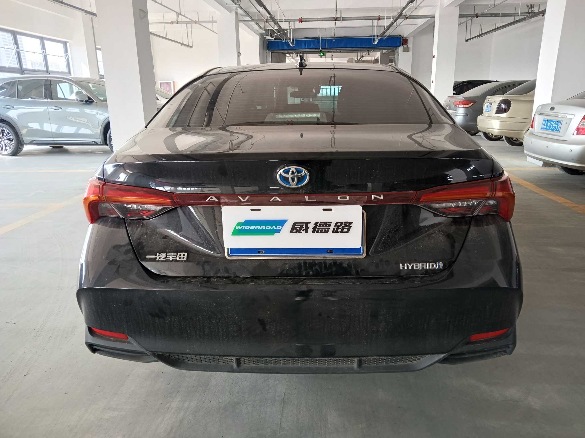 Toyota Avalon 2023 car image #5