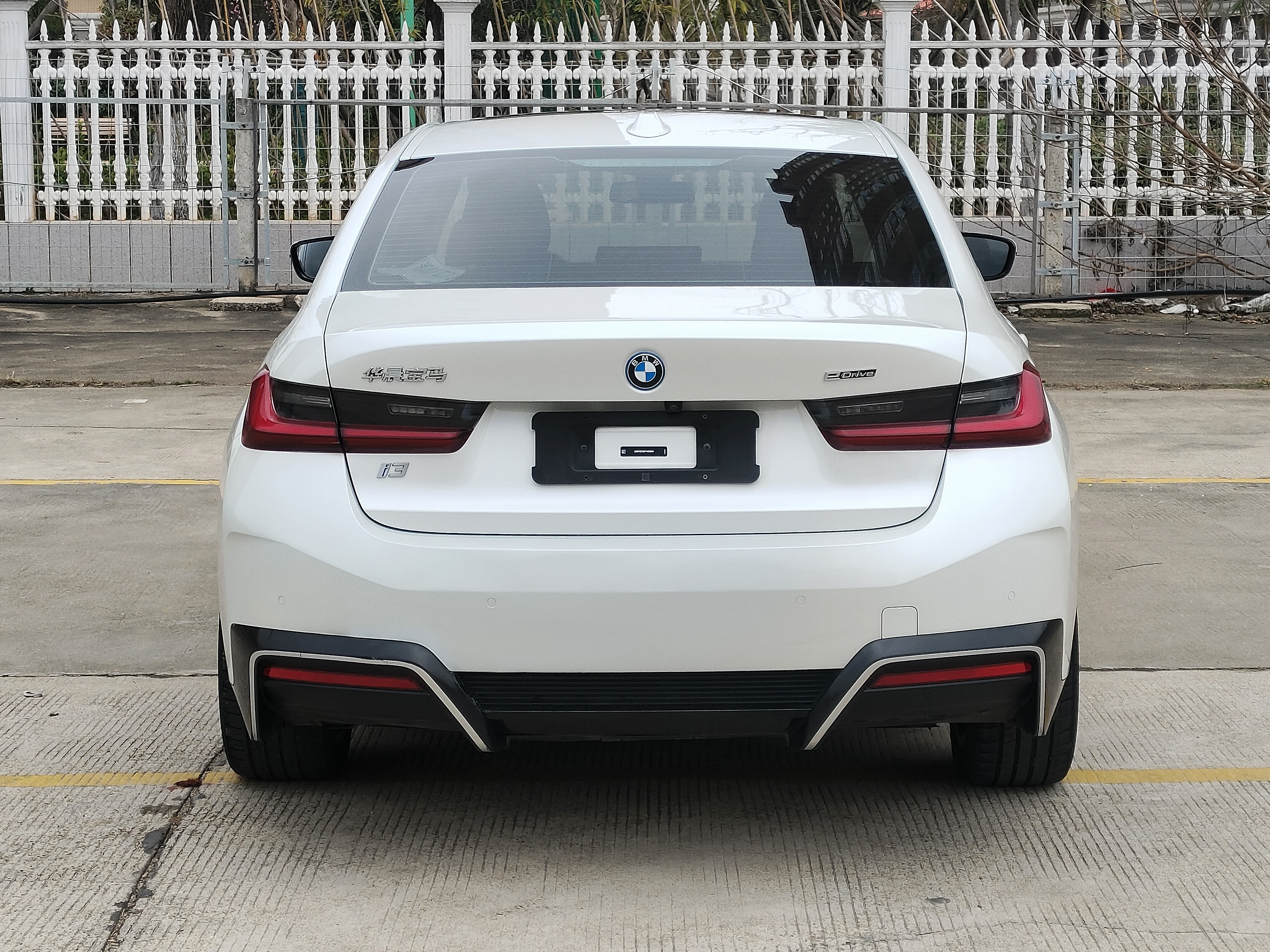 BMW i3 2023 car image #5