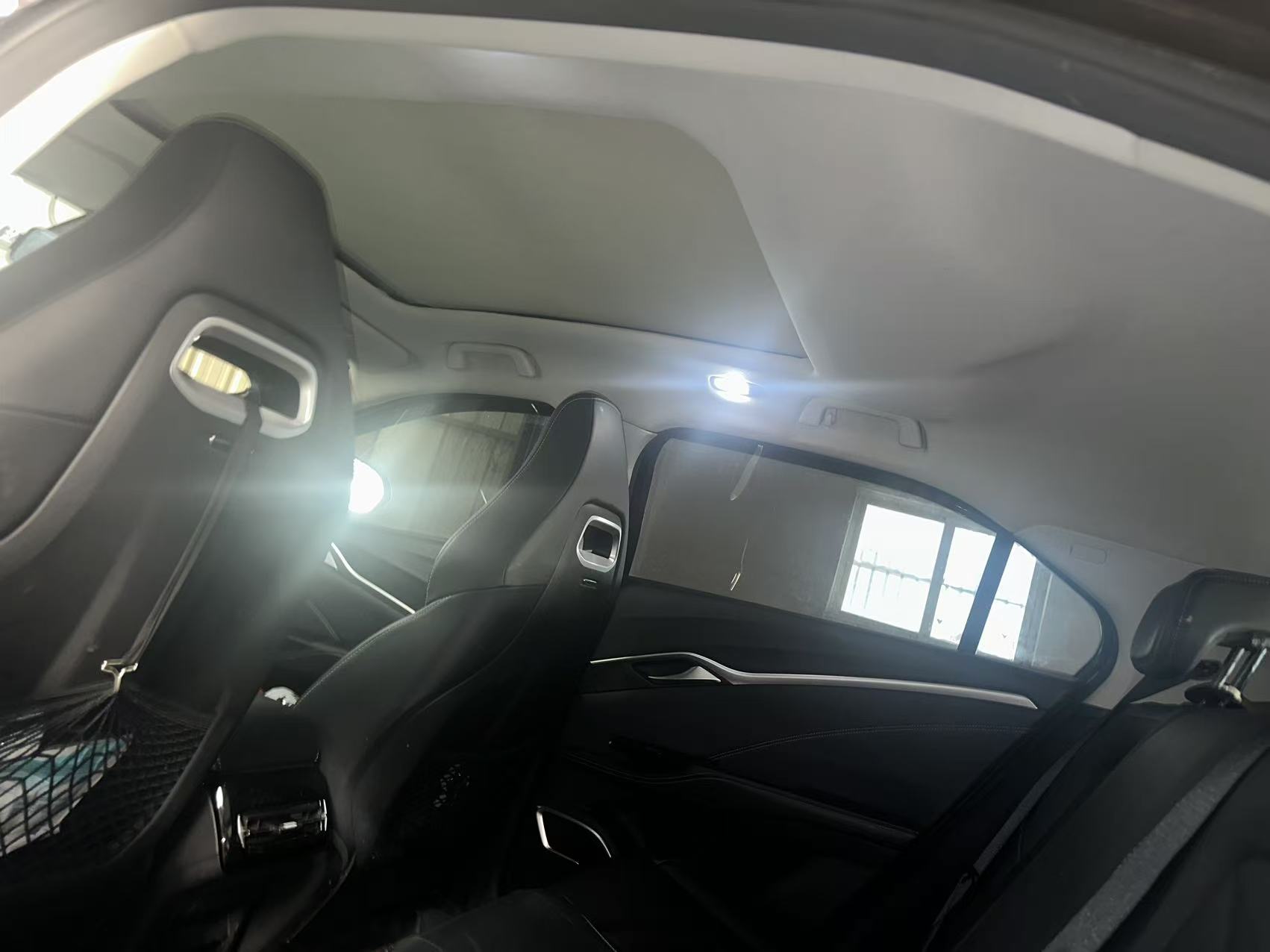 哪吒汽车 哪吒U 2022 汽车图片 #5