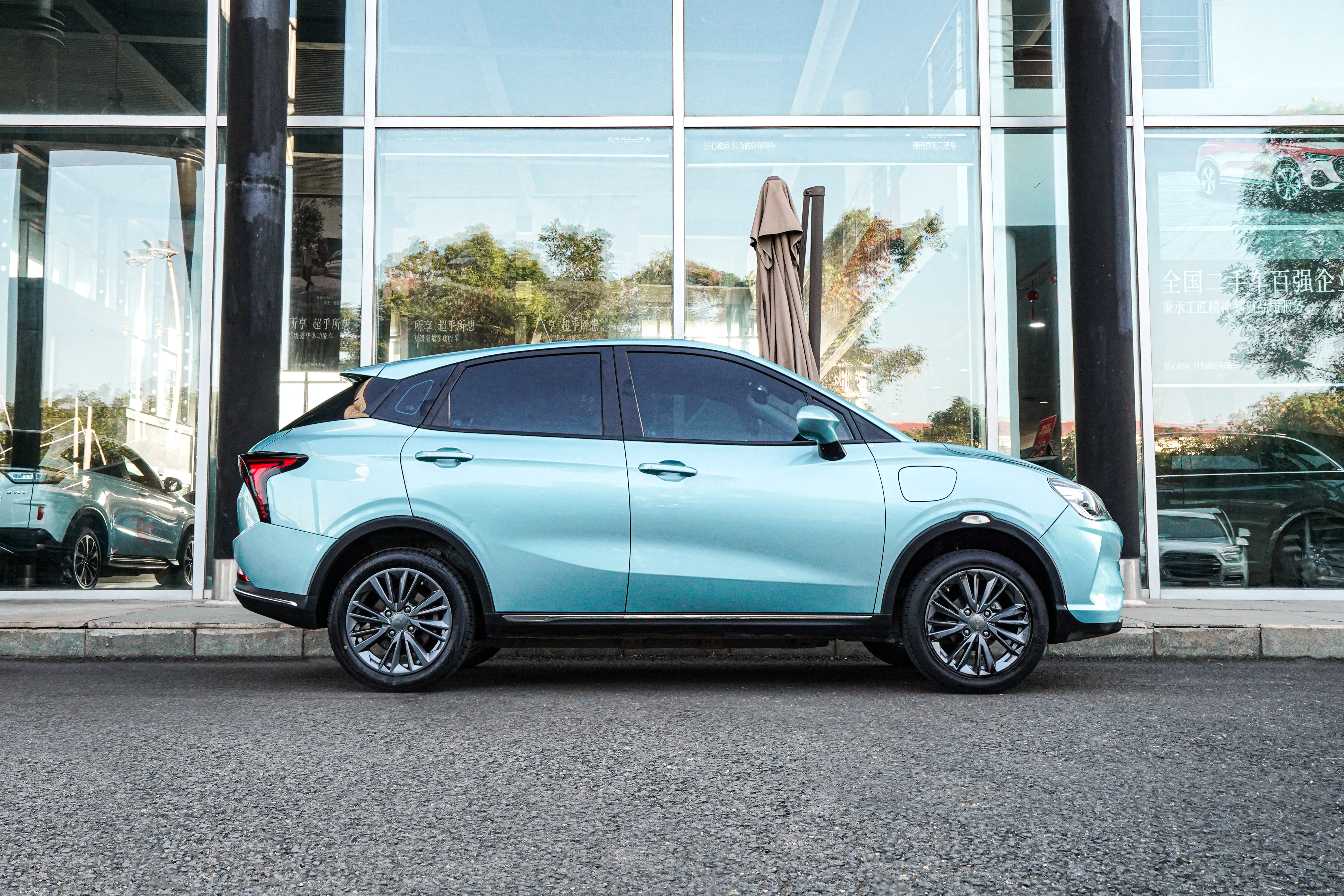 哪吒汽车 哪吒V 2022 #5 哪吒汽车 哪吒V 2022 汽车图片 #5