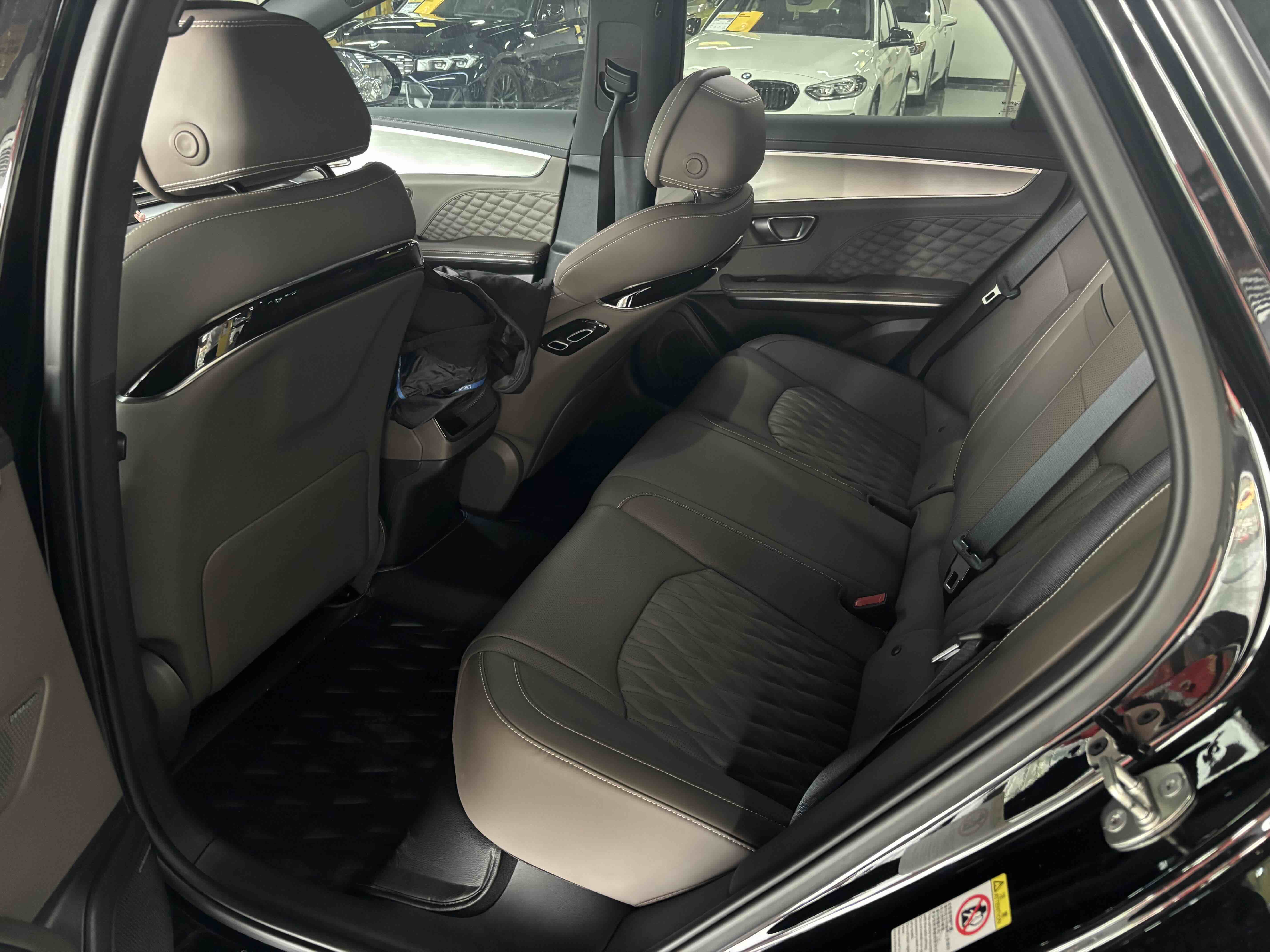 BYD Han 2023 car image #5