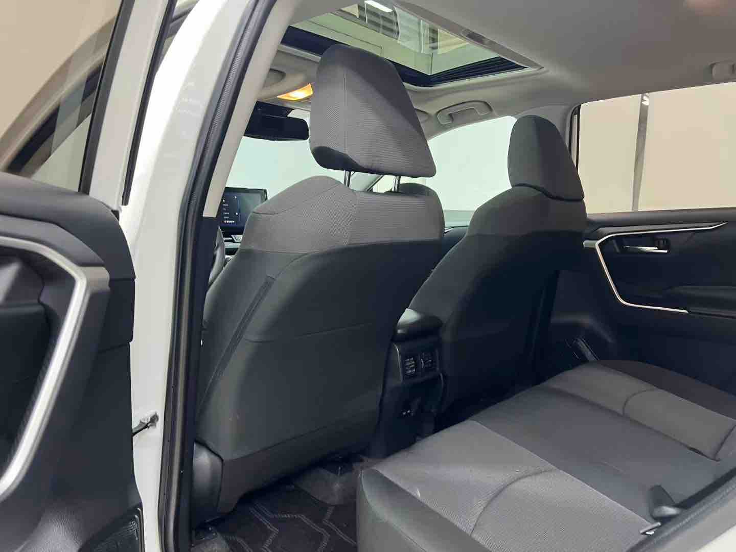 Toyota RAV4 2023 #5 Toyota RAV4 2023 car image #5