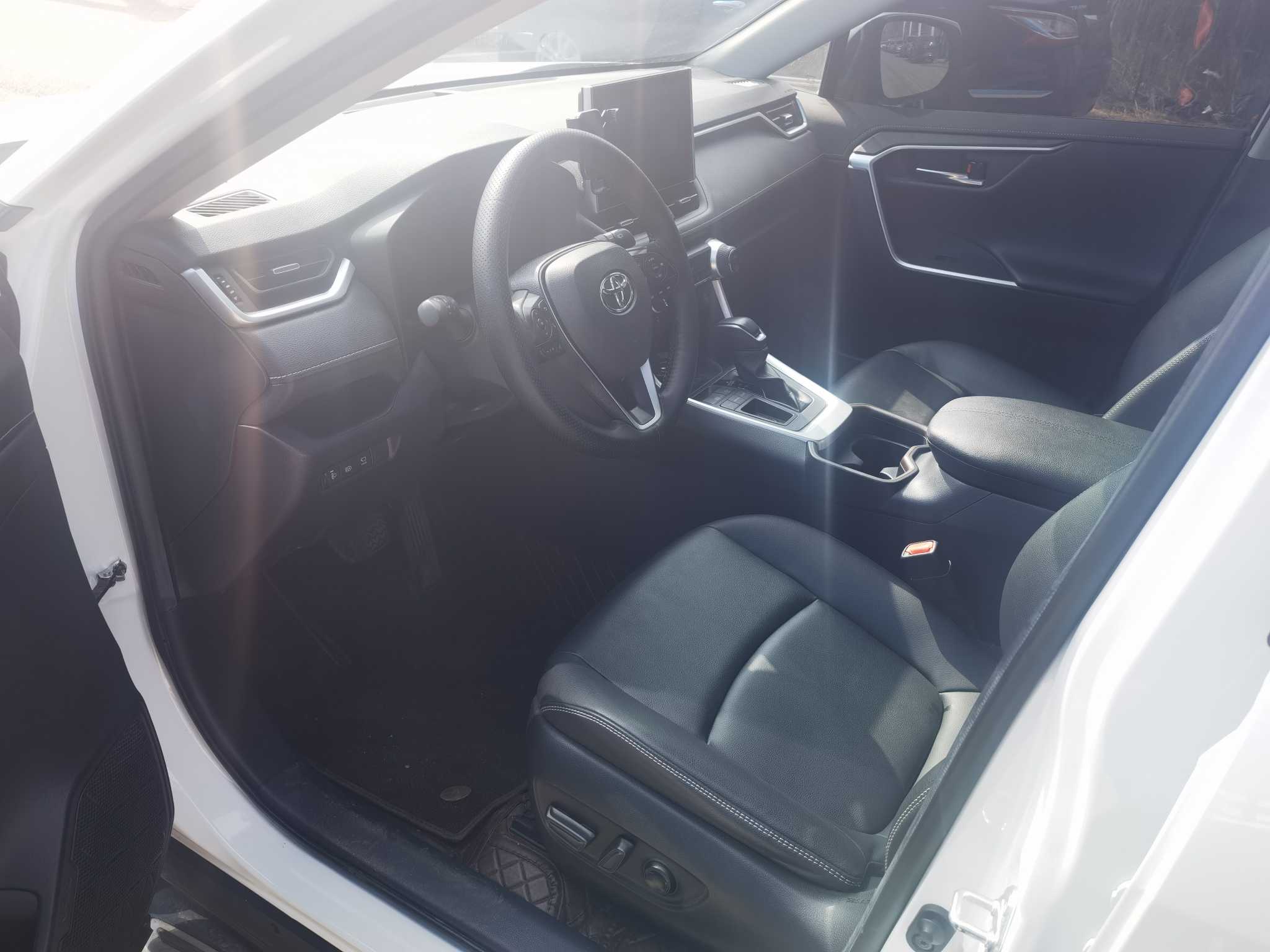 Toyota RAV4 2023 car image #5