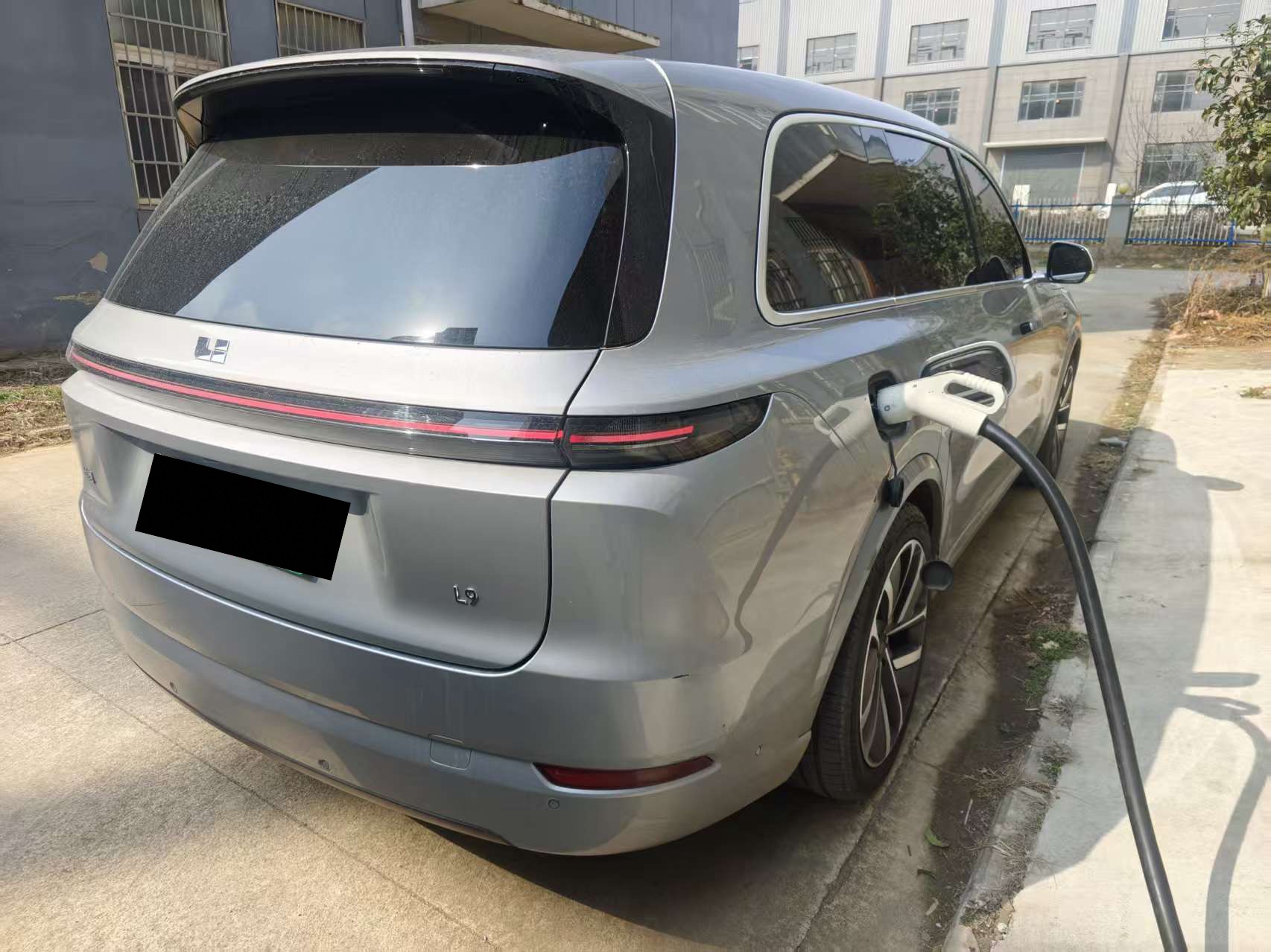 Li L9 2023 صورة سيارة #5