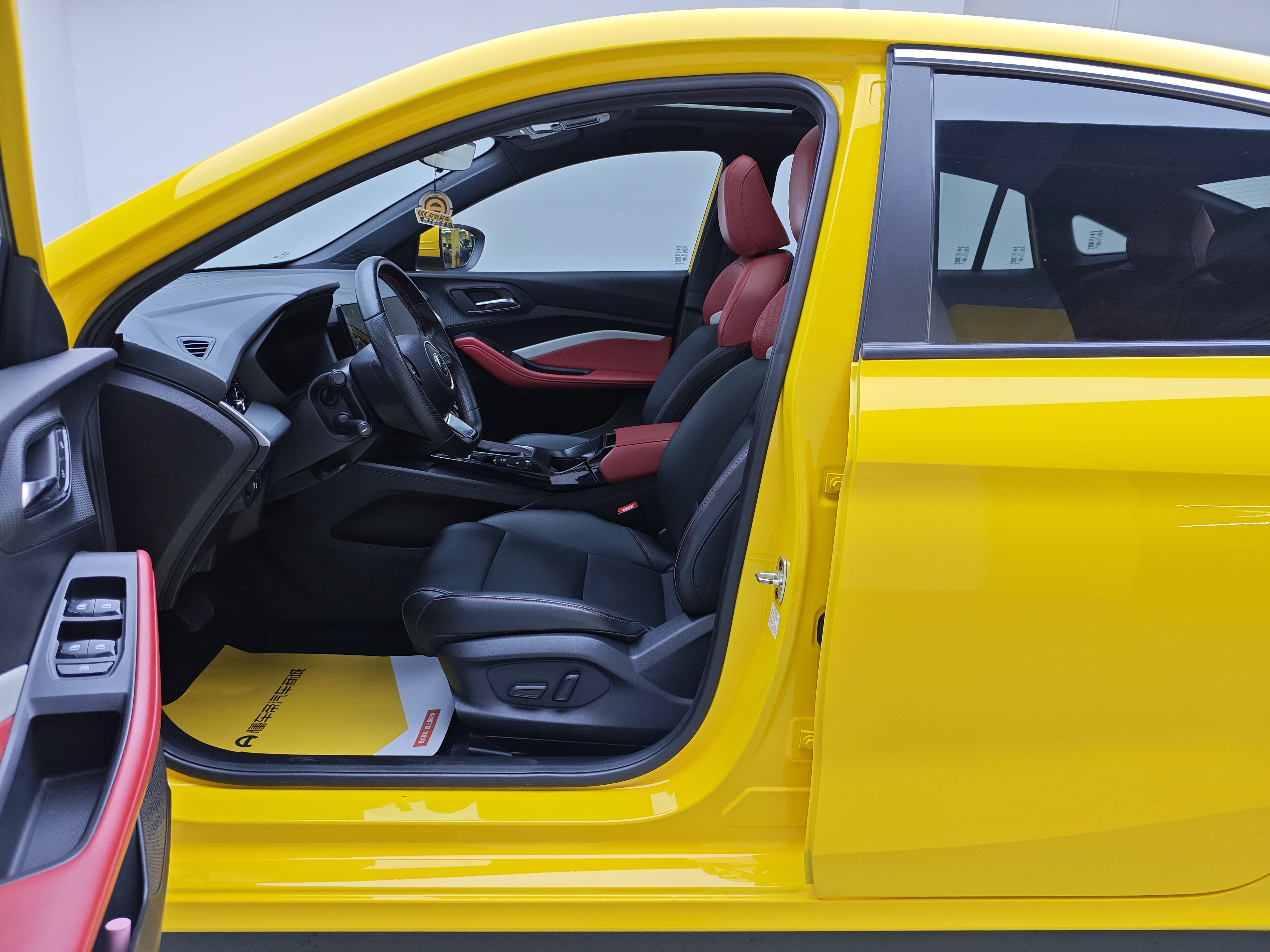 5 2022 #5 5 2022 immagine di auto #5