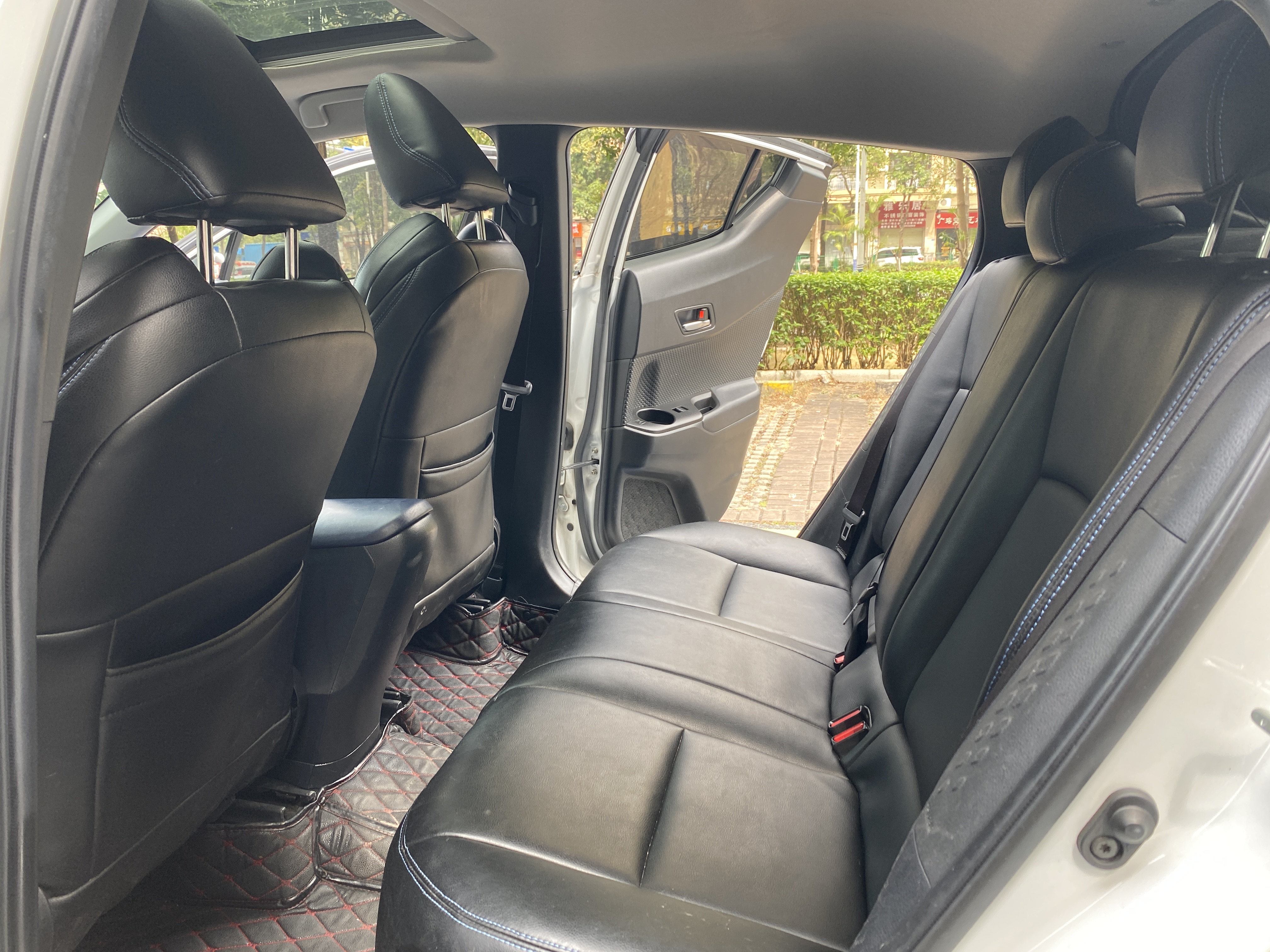 Toyota C-HR 2022 #5 Toyota C-HR 2022 صورة سيارة #5