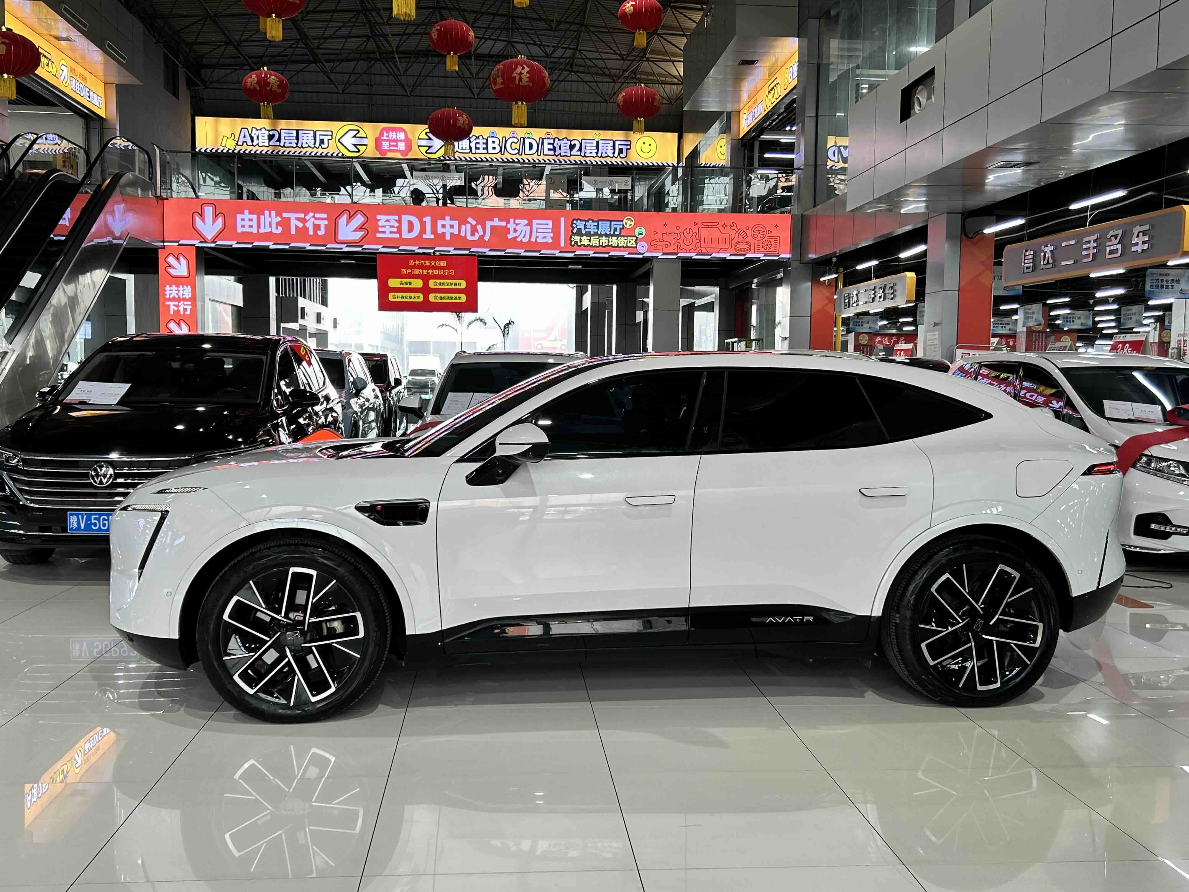 Avatr 11 2023 car image #5