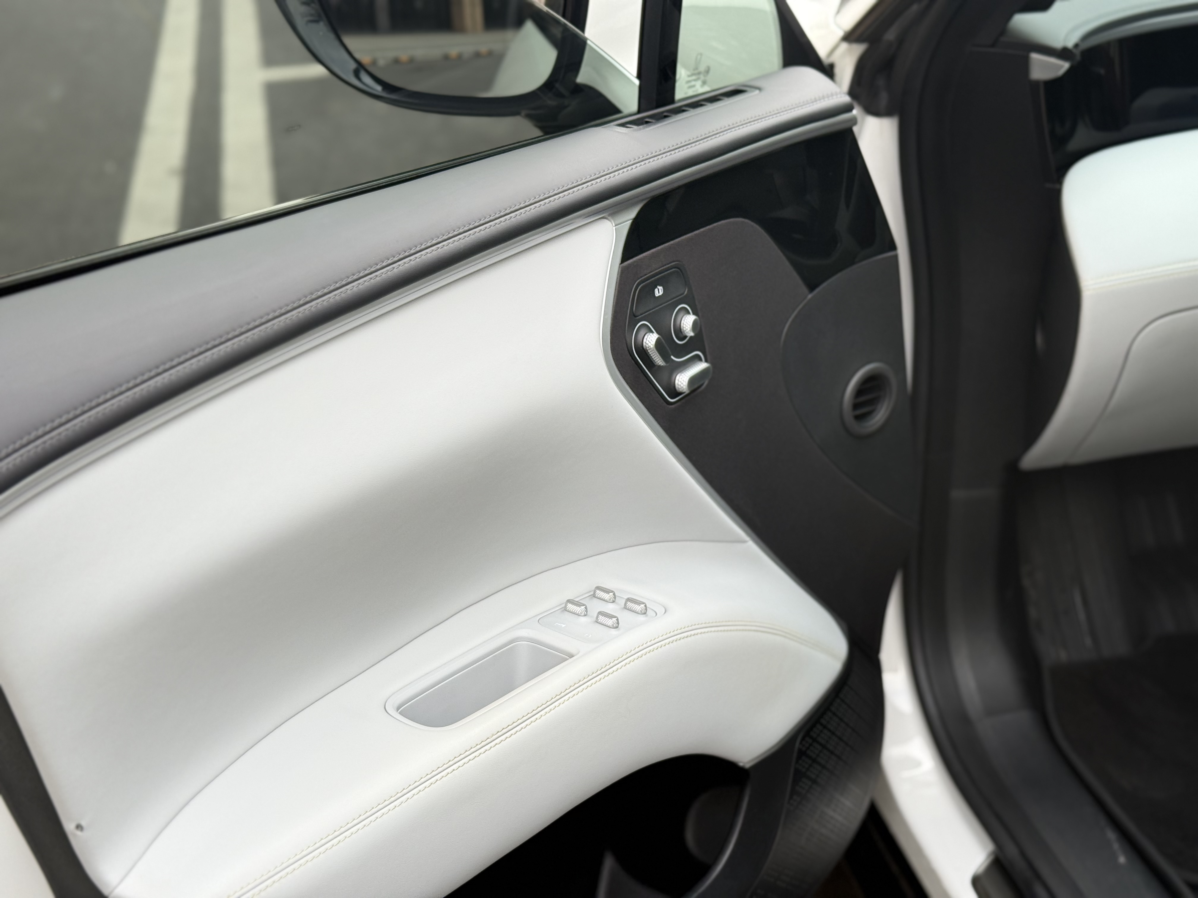 Avatr 11 2023 immagine di auto #5