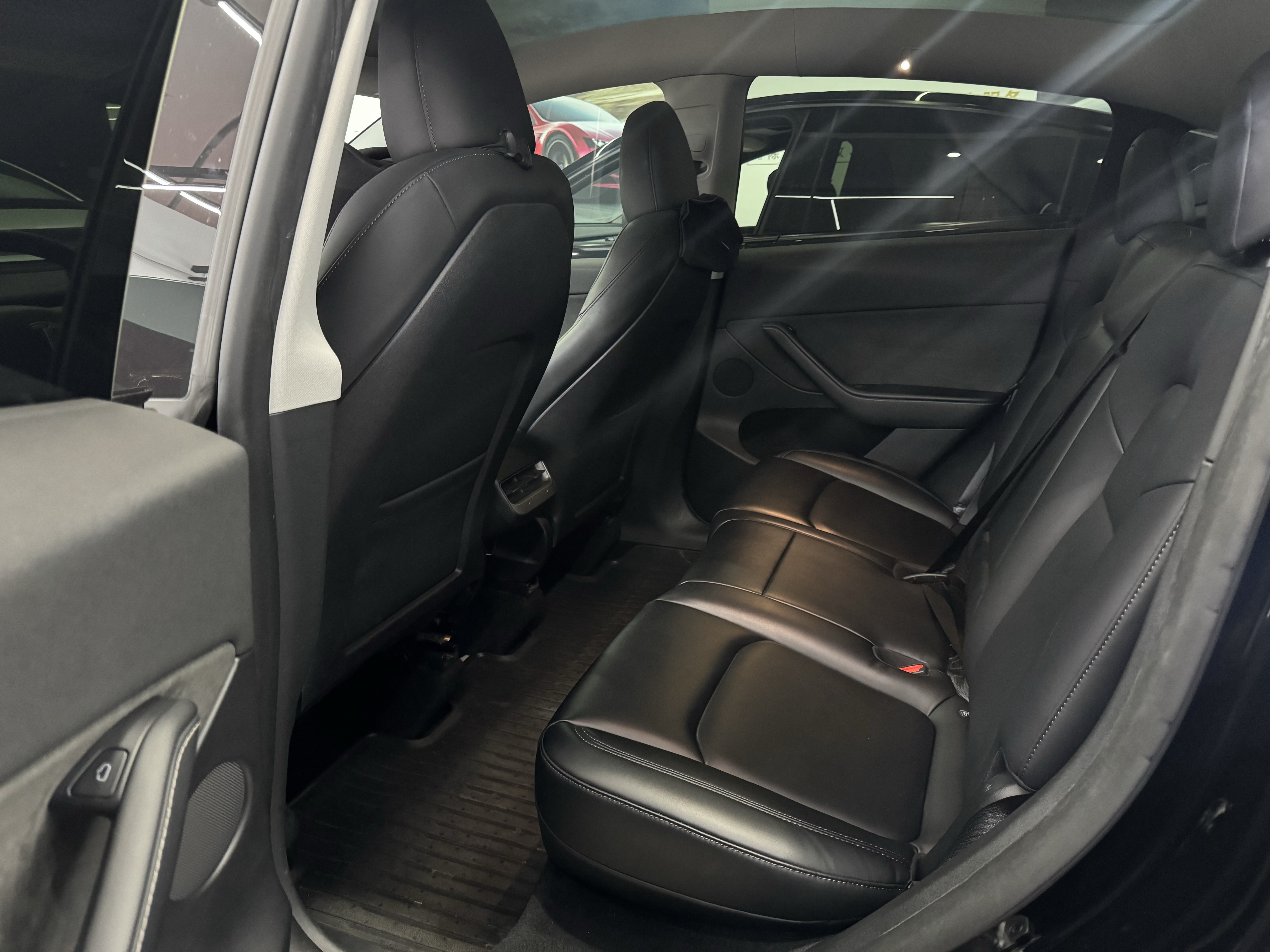 Tesla Model Y 2023 car image #5