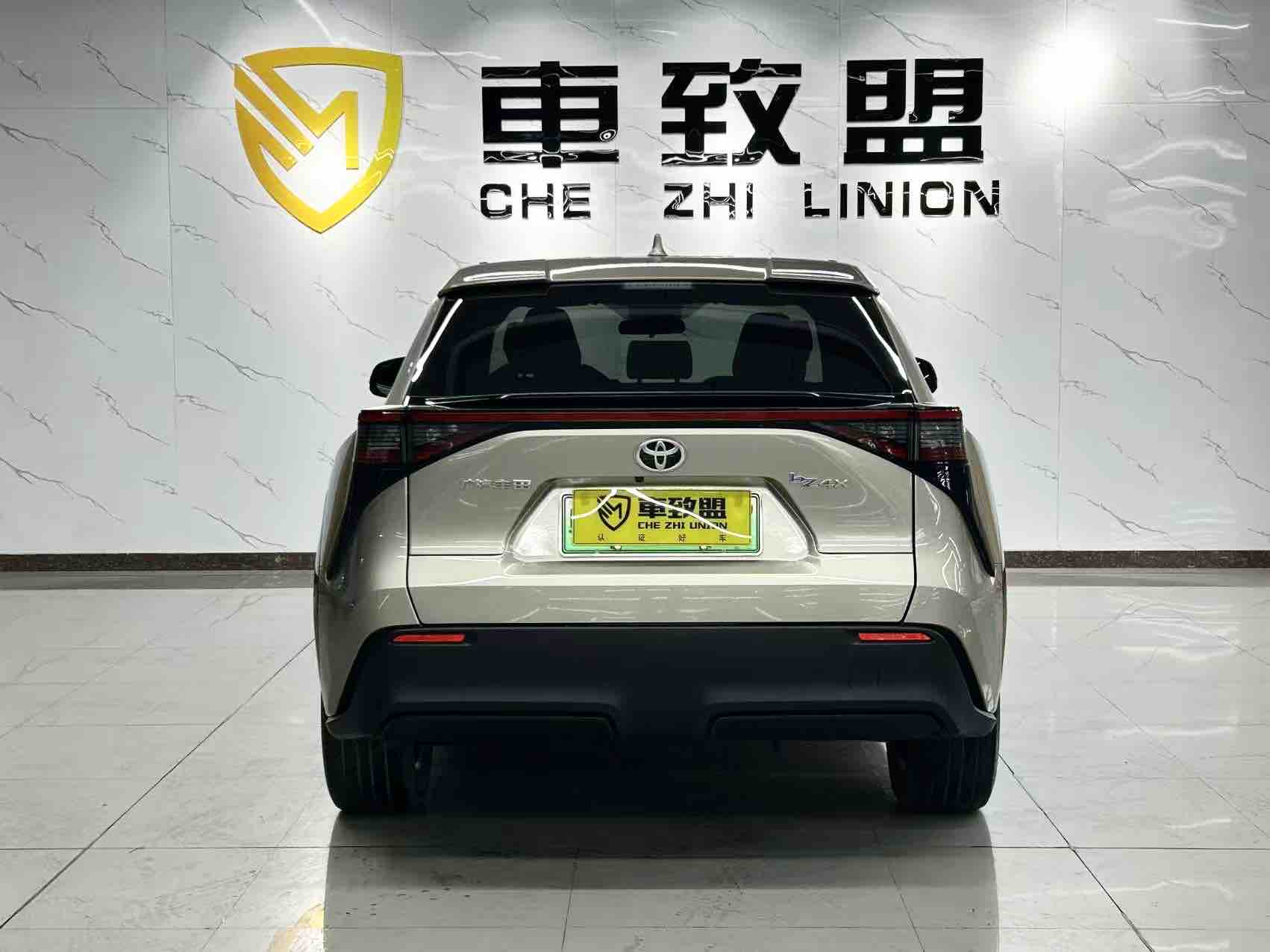 Toyota bZ4X 2022 immagine di auto #5