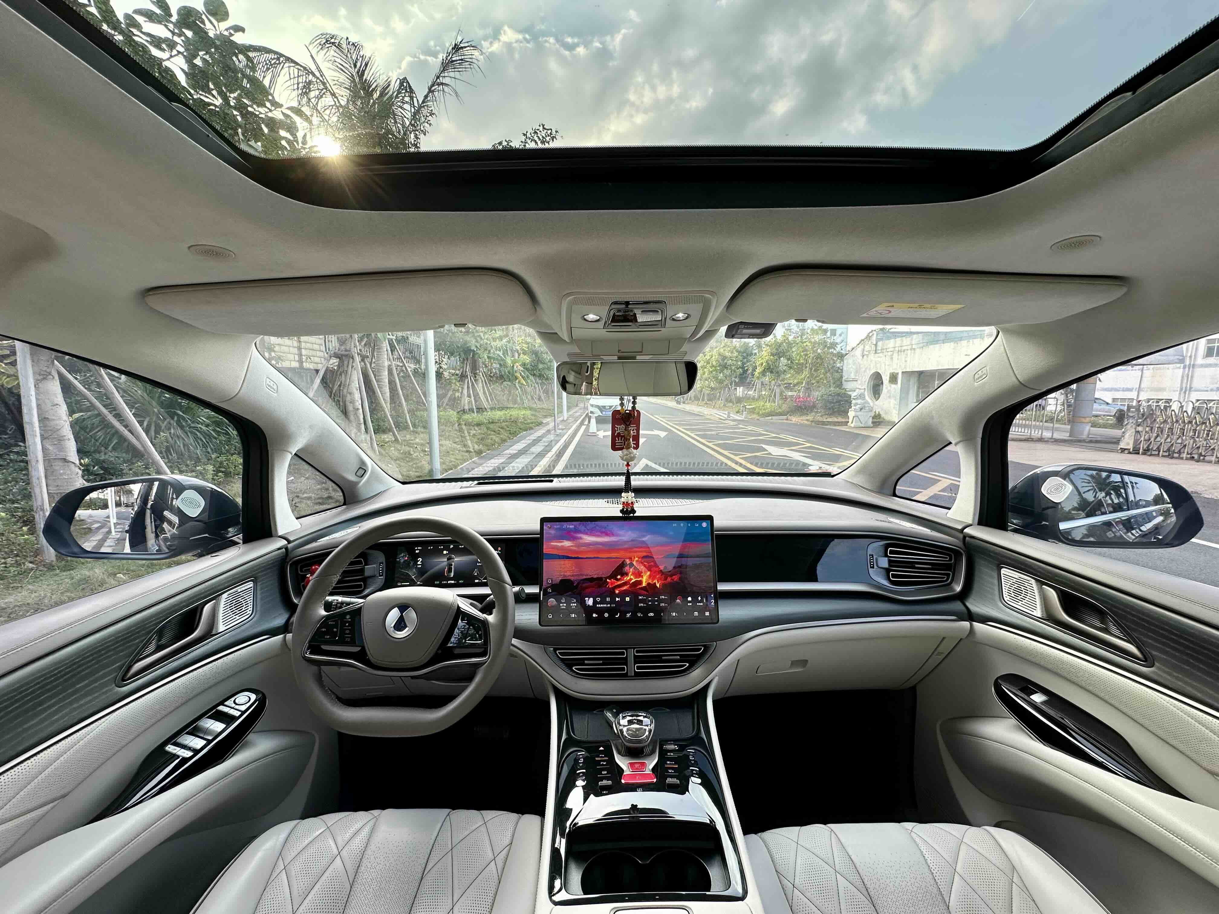 Denza D9 2023 car image #5