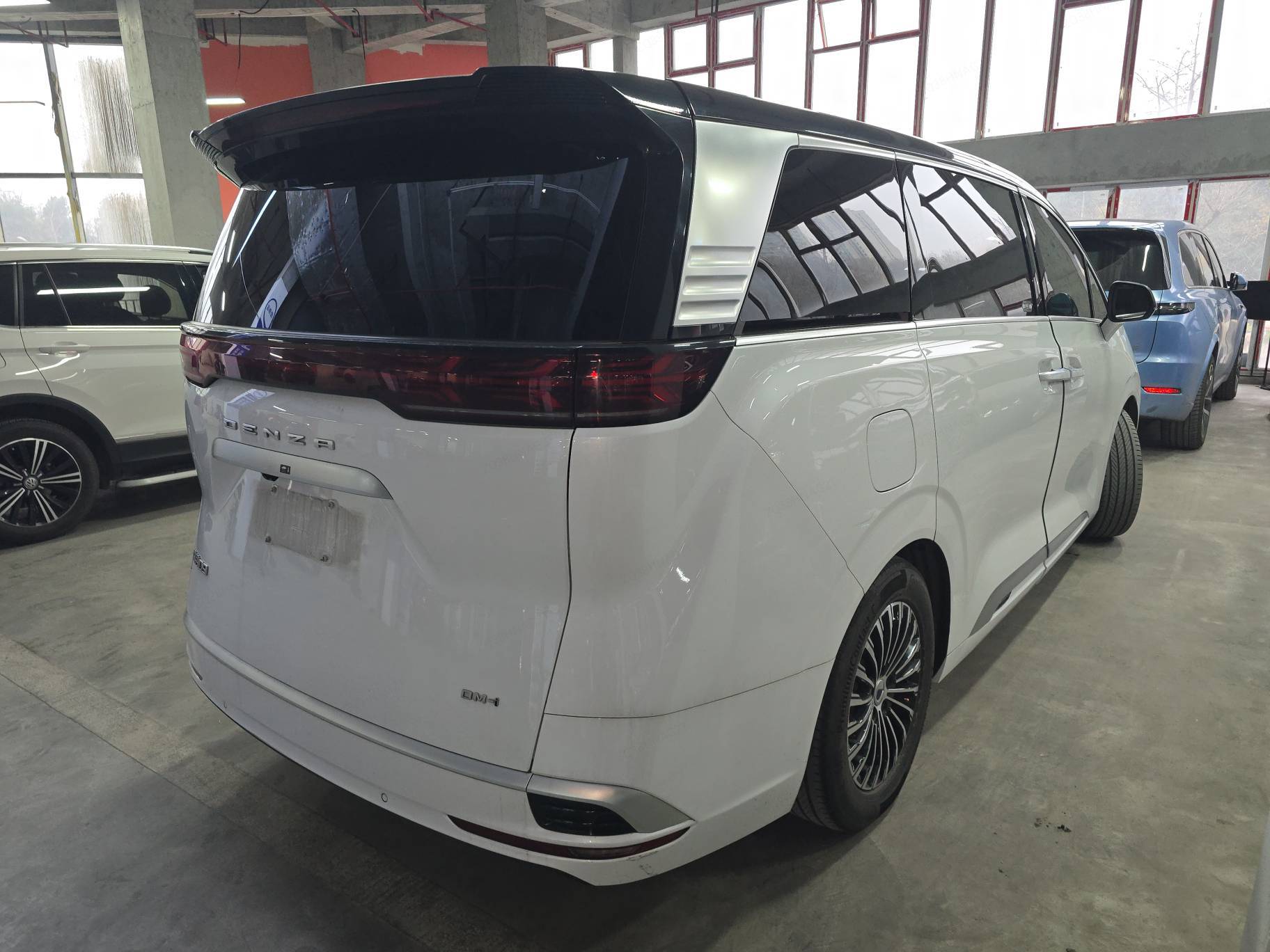 Denza D9 2023 car image #5