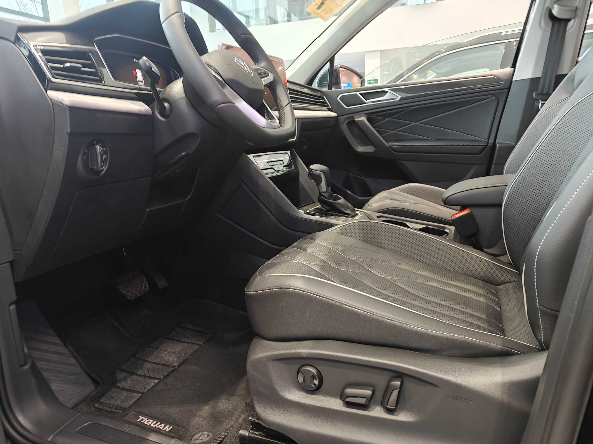 Volkswagen Tiguan L New Energy 2025 изображение автомобиля #5