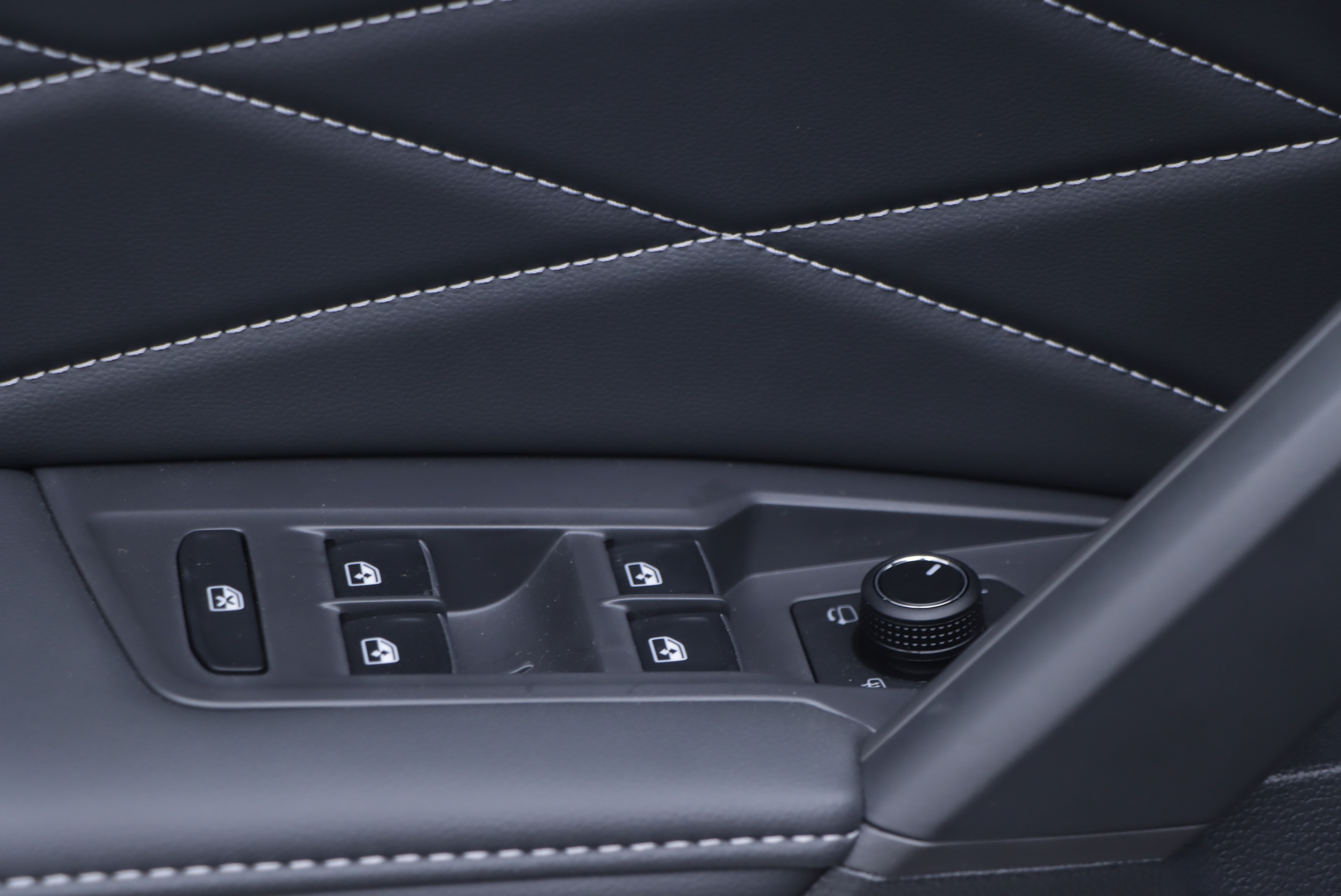 Volkswagen Tiguan L New Energy 2025 car image #5