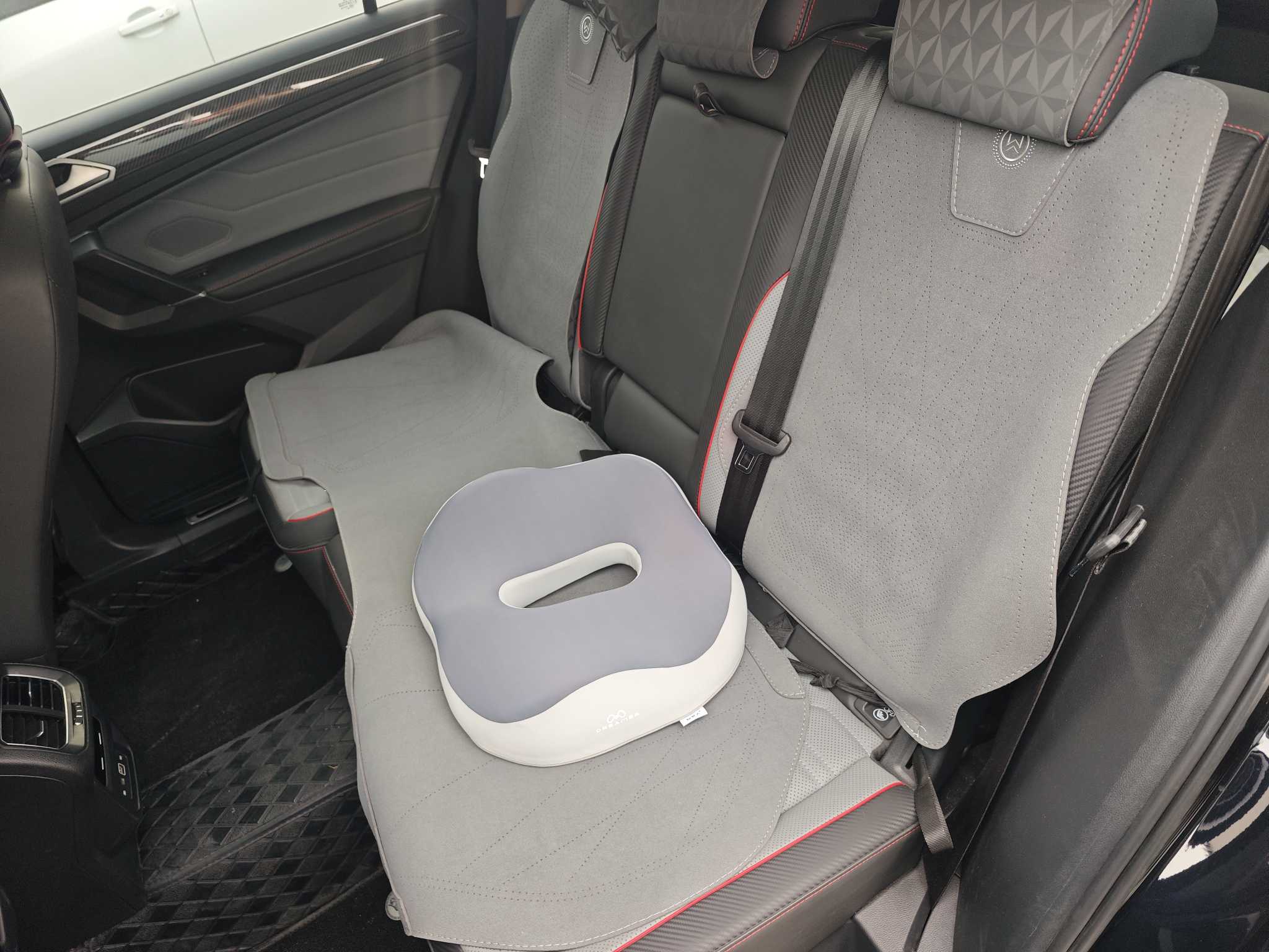 Volkswagen Tiguan L 2023 car image #5