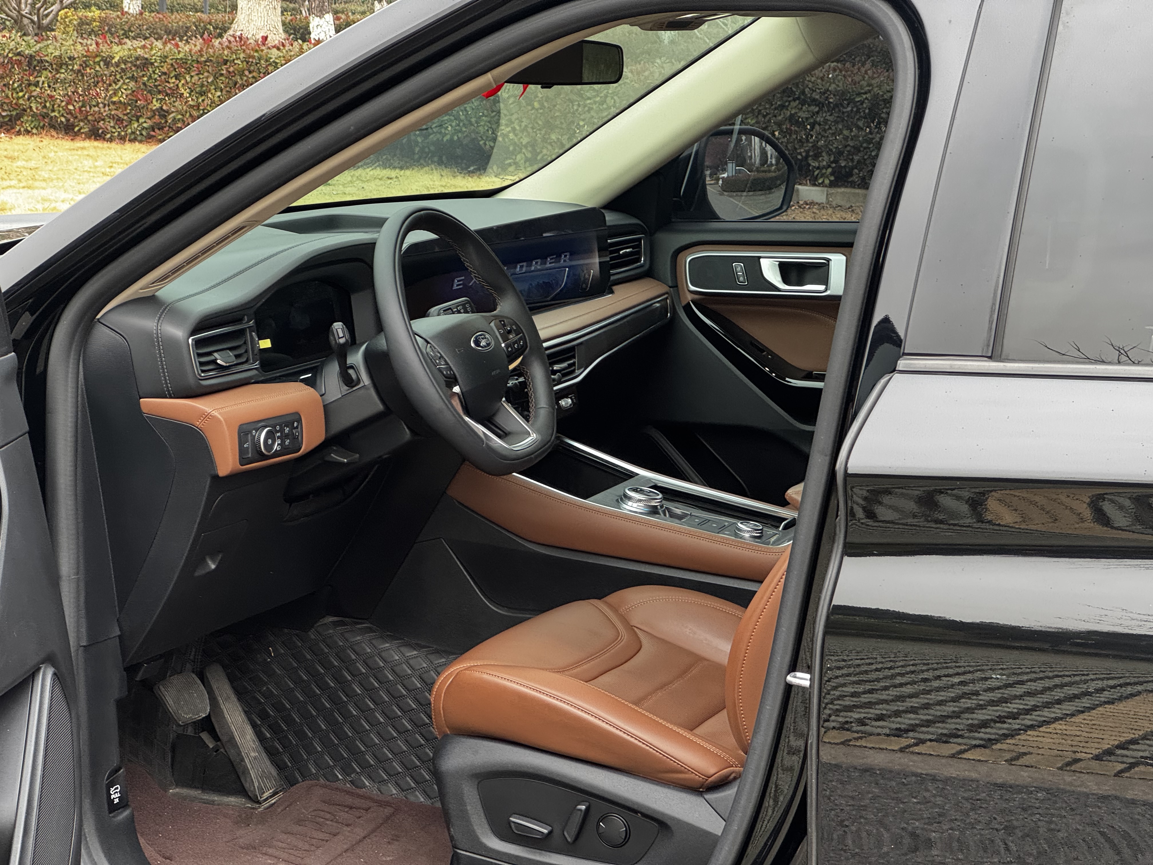 Ford Explorer 2024 صورة سيارة #5