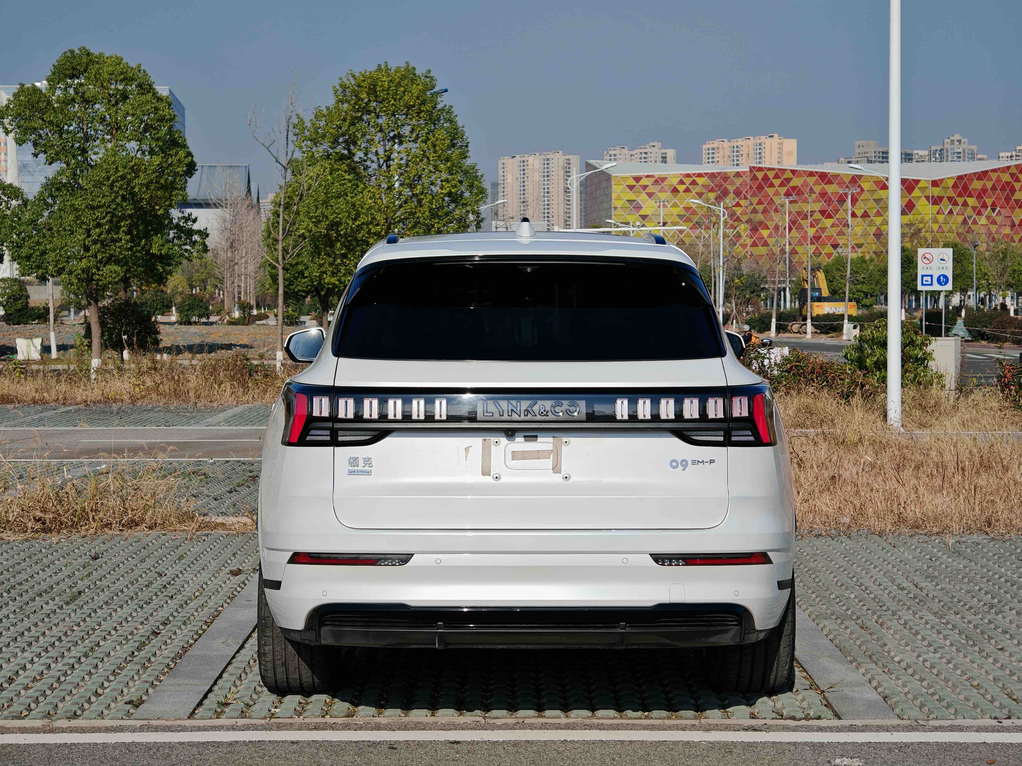 Lynk & Co 09 EM-P 2022 #5 Lynk & Co 09 EM-P 2022 car image #5