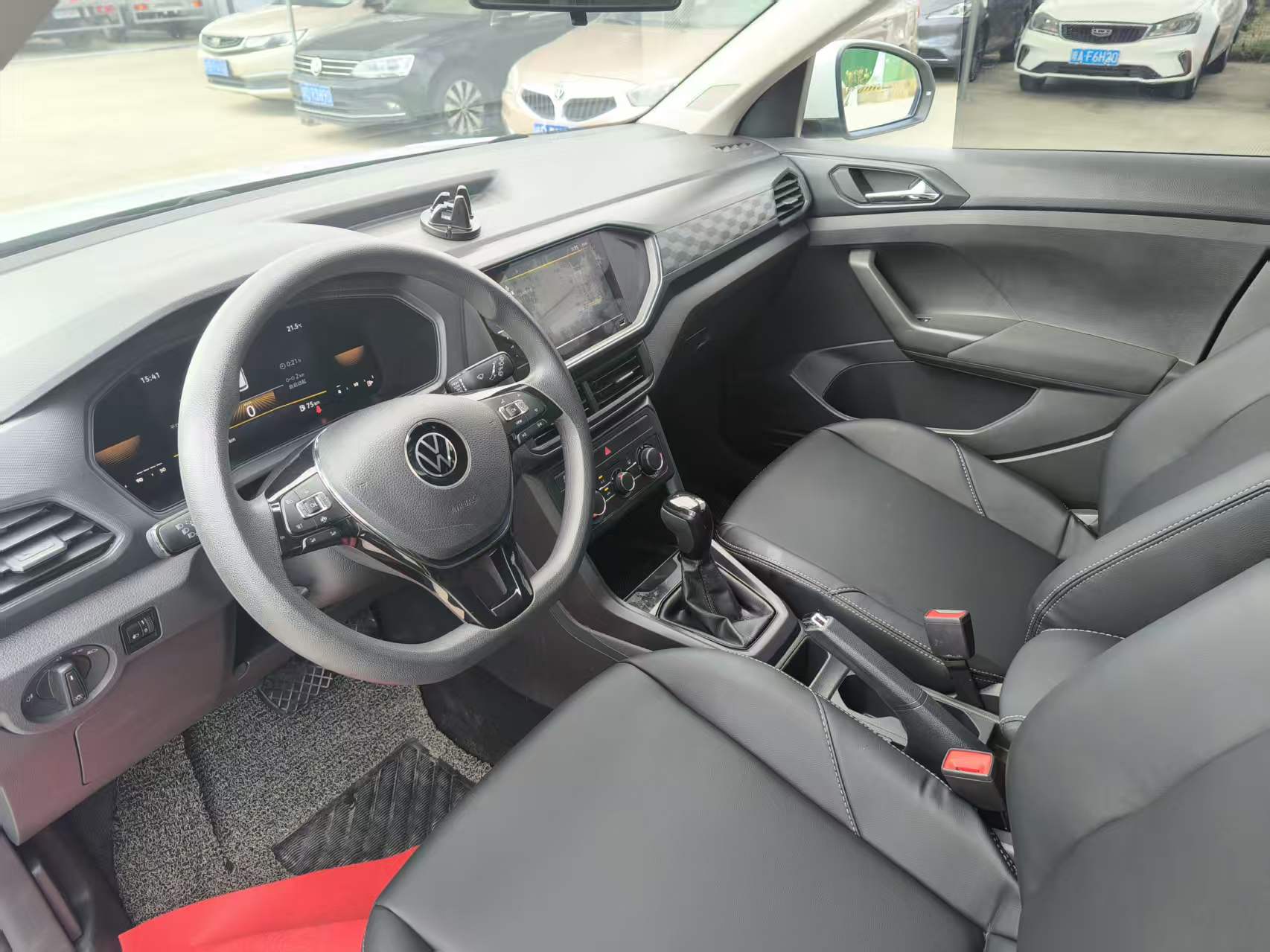 Volkswagen T-Cross 2023 #5 Volkswagen T-Cross 2023 car image #5