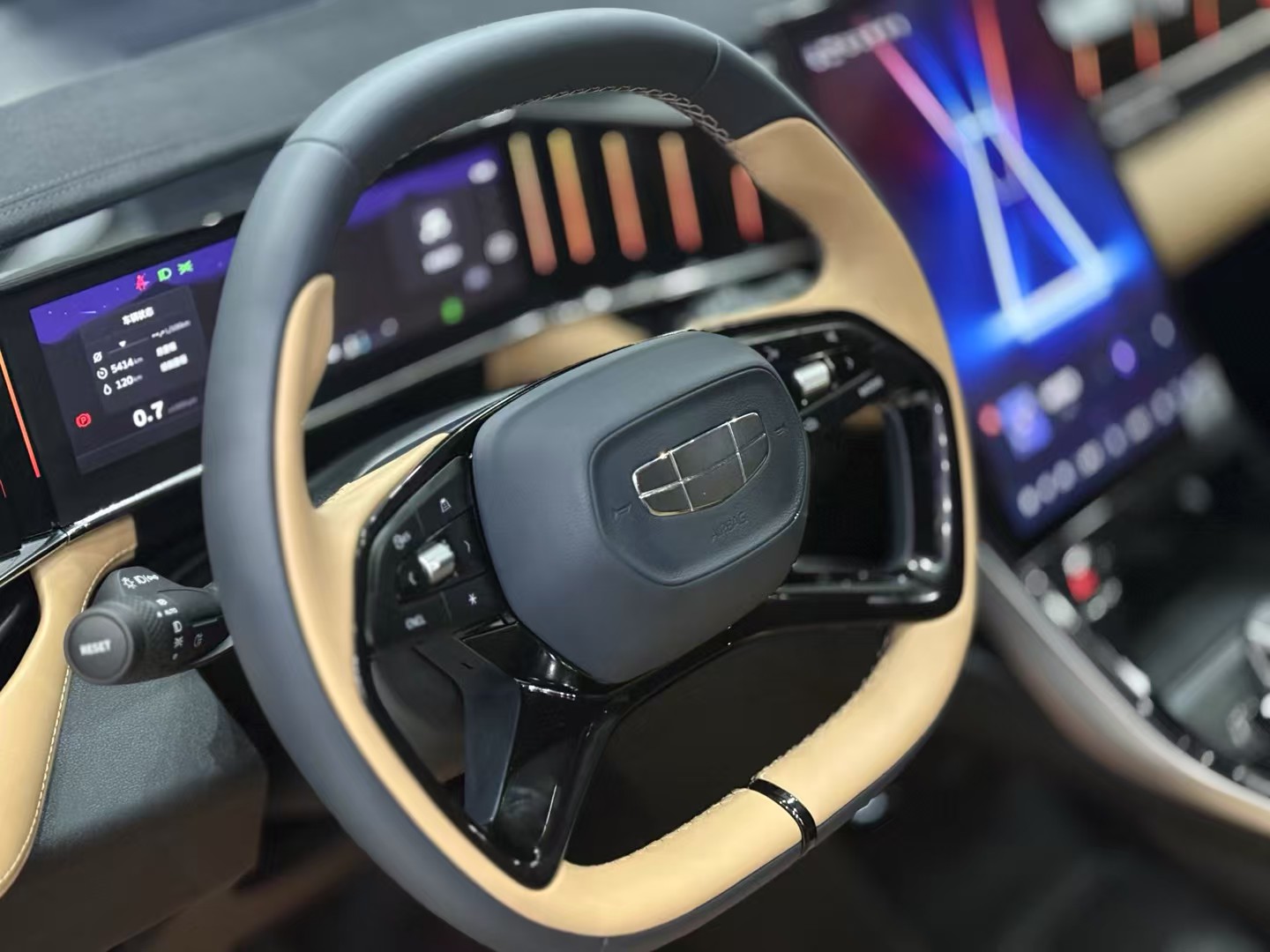 GEELY Boyue L 2023 car image #5