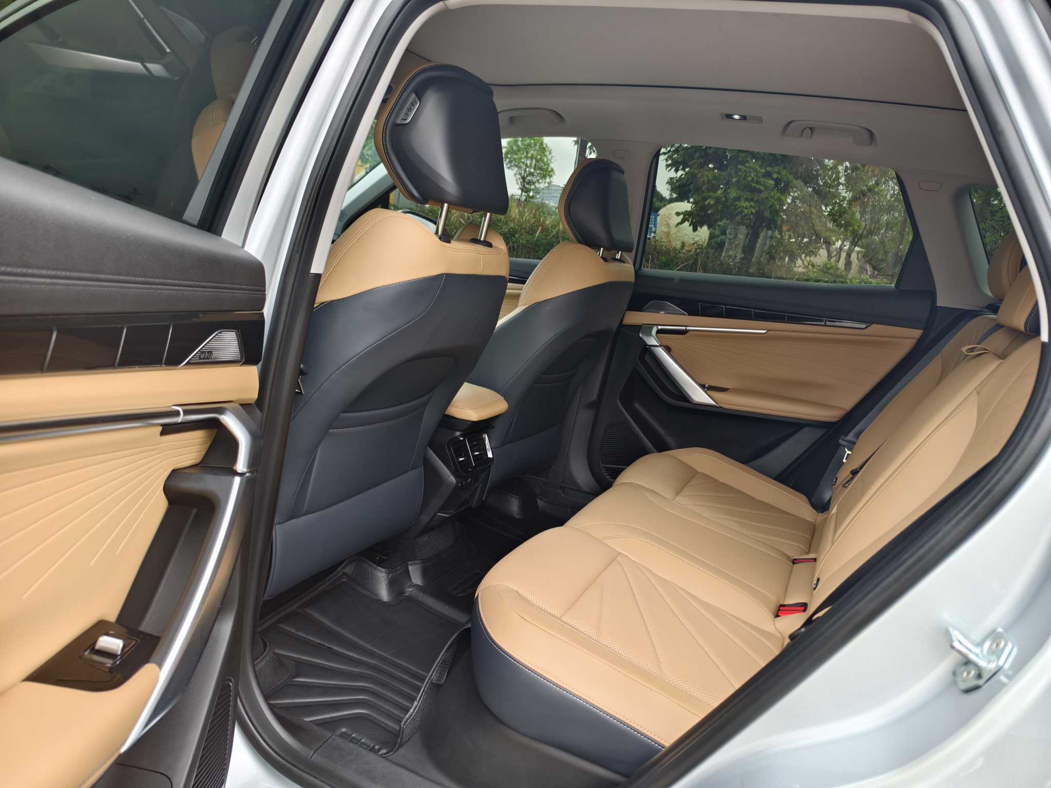 GEELY Boyue L 2023 immagine di auto #5
