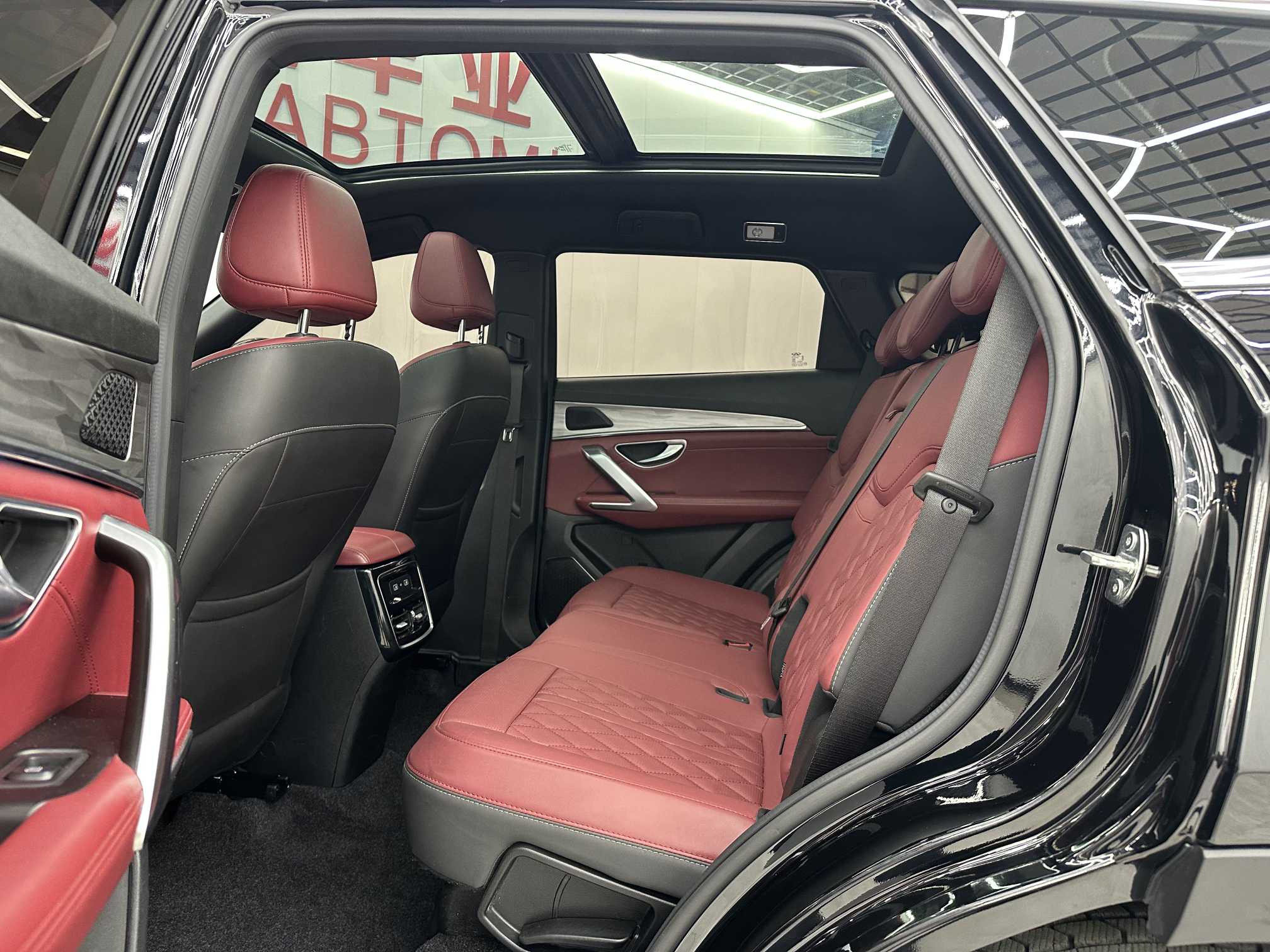 X70 PLUS 2023 #5 X70 PLUS 2023 car image #5