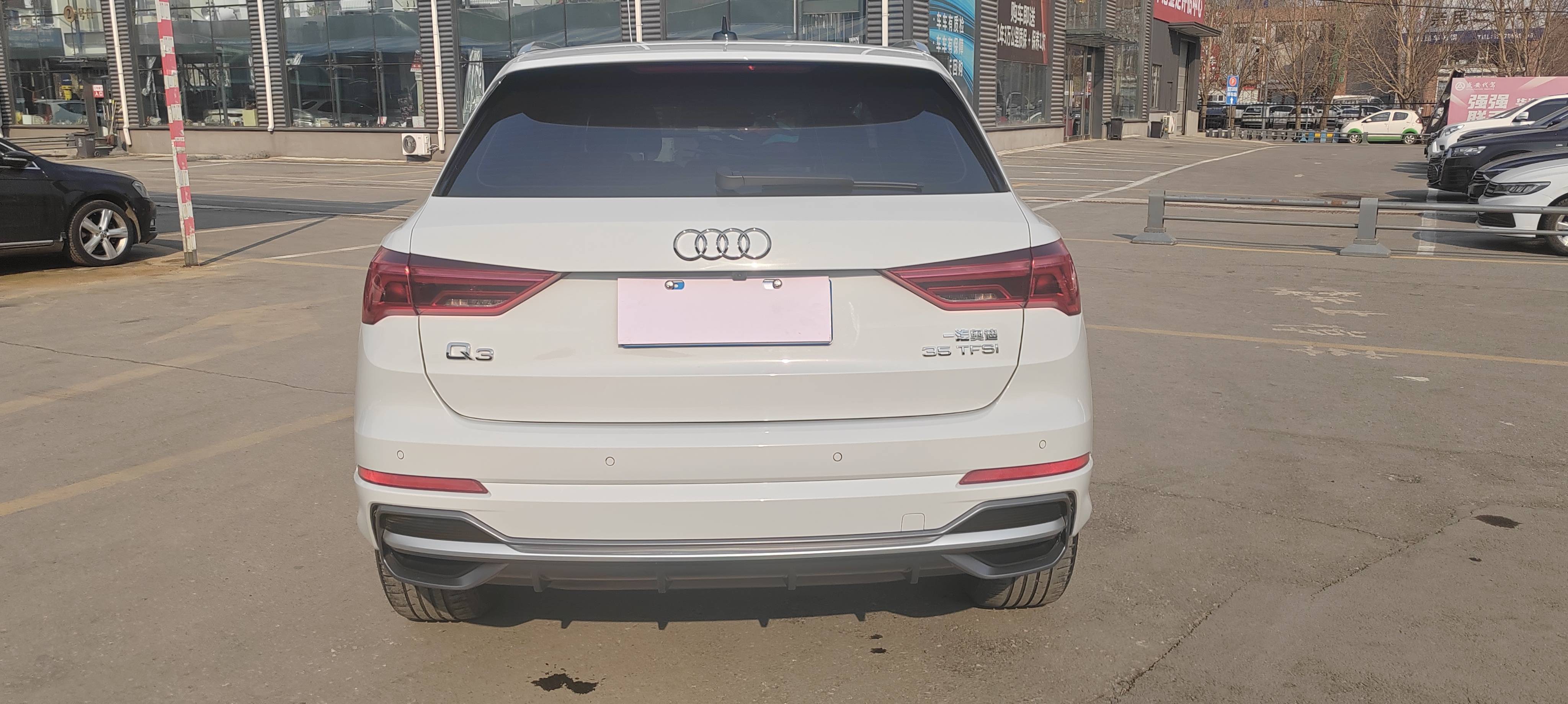 Audi Q3 2023 car image #5