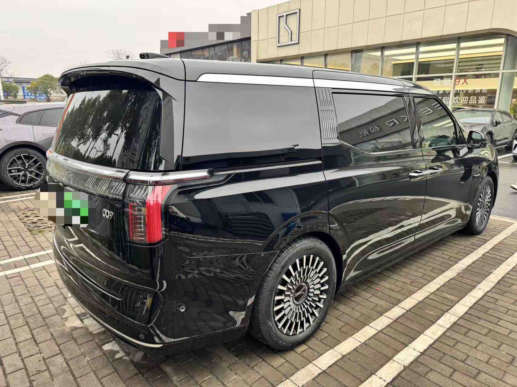 Zeekr 009 2023 car image #5