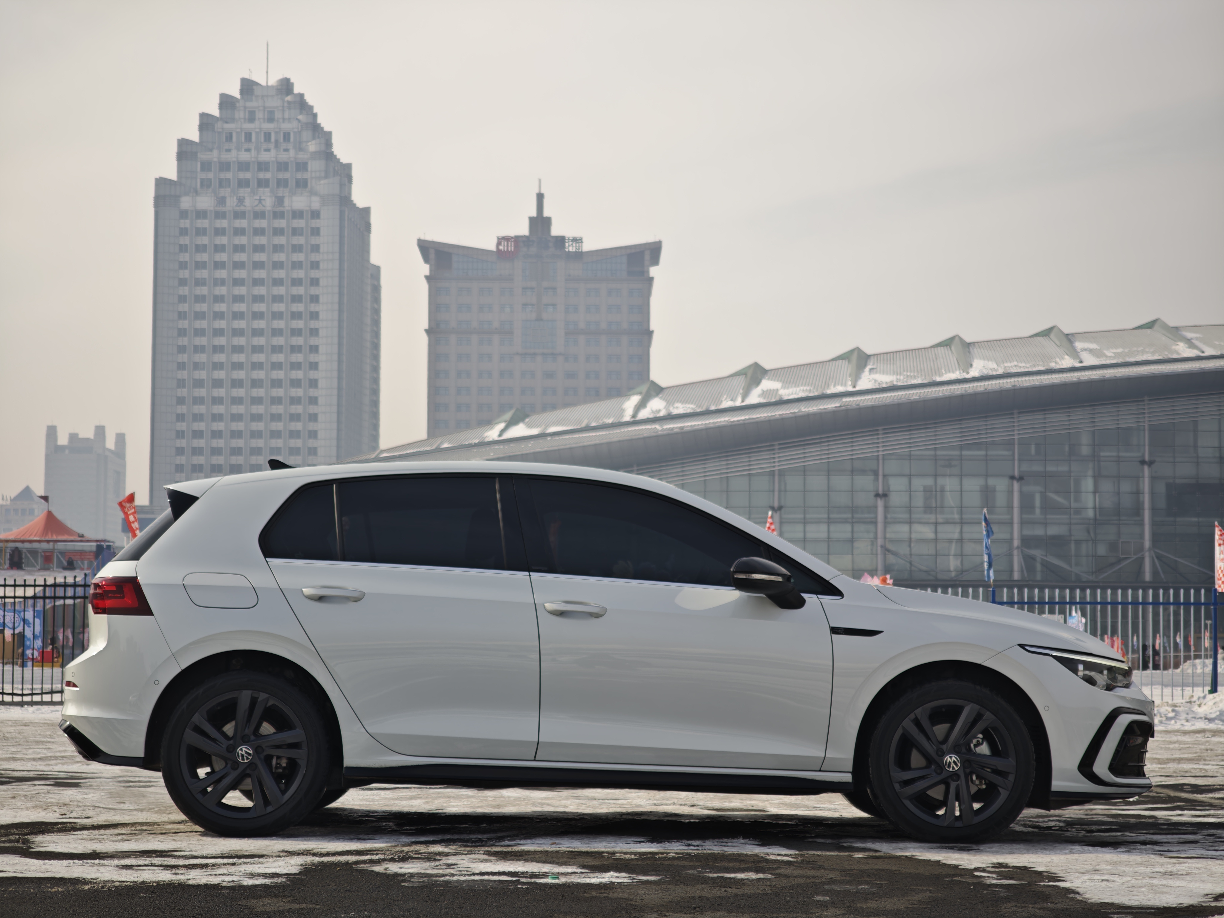 Volkswagen Golf 2023 car image #5