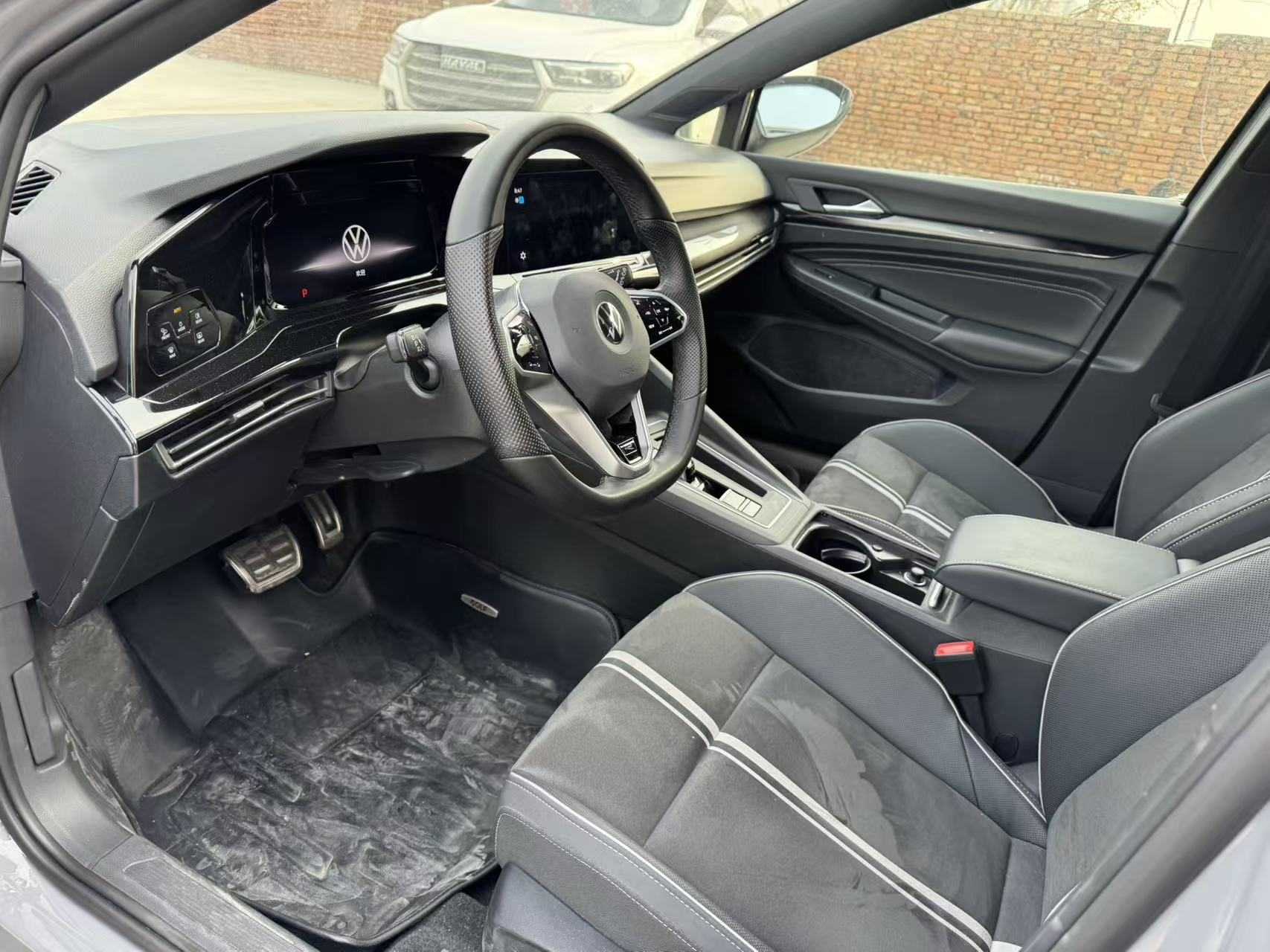 Volkswagen Golf 2023 car image #5