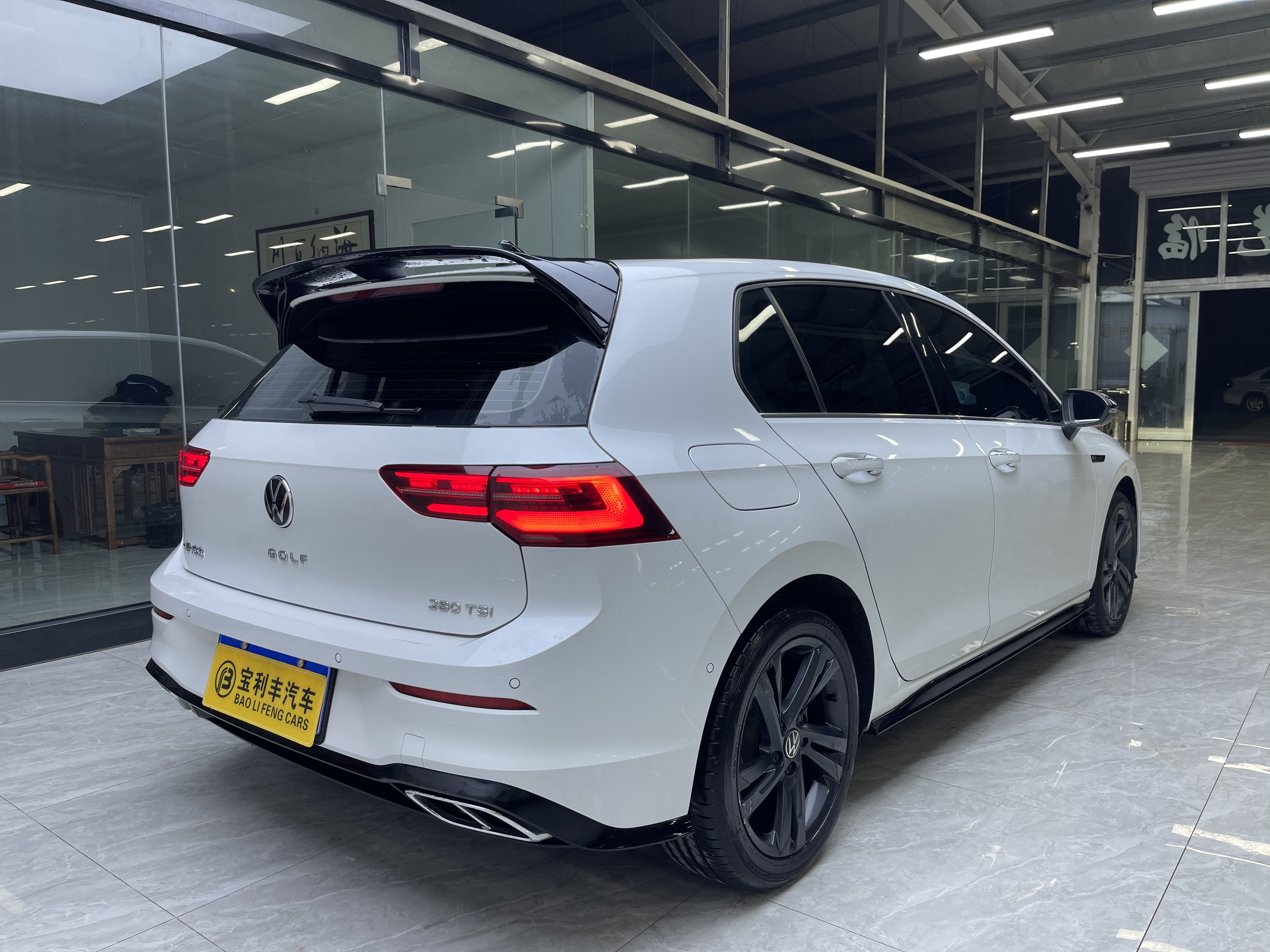 Volkswagen Golf 2023 car image #5