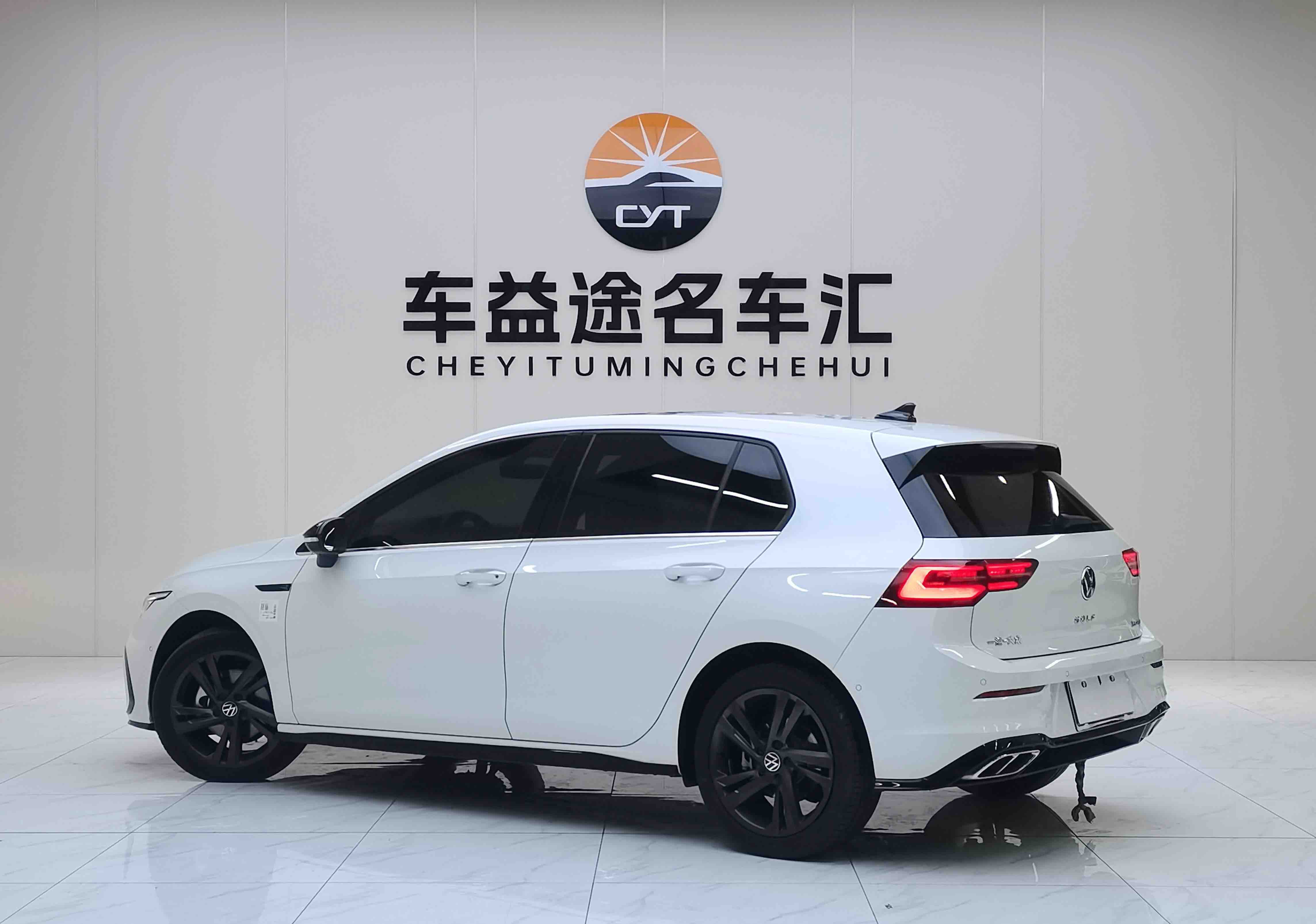 Volkswagen Golf 2023 car image #5