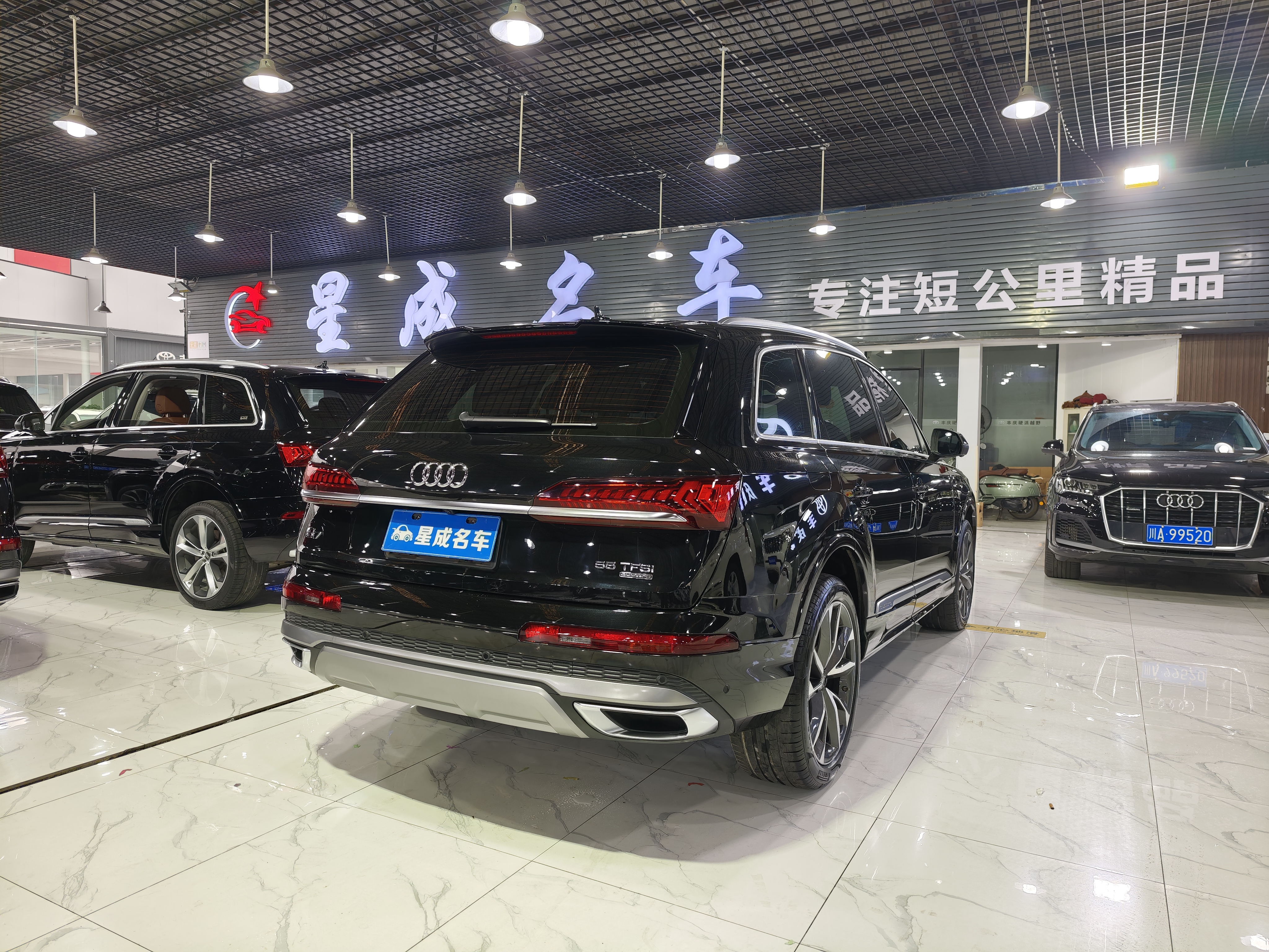 Audi Q7 2023 car image #5