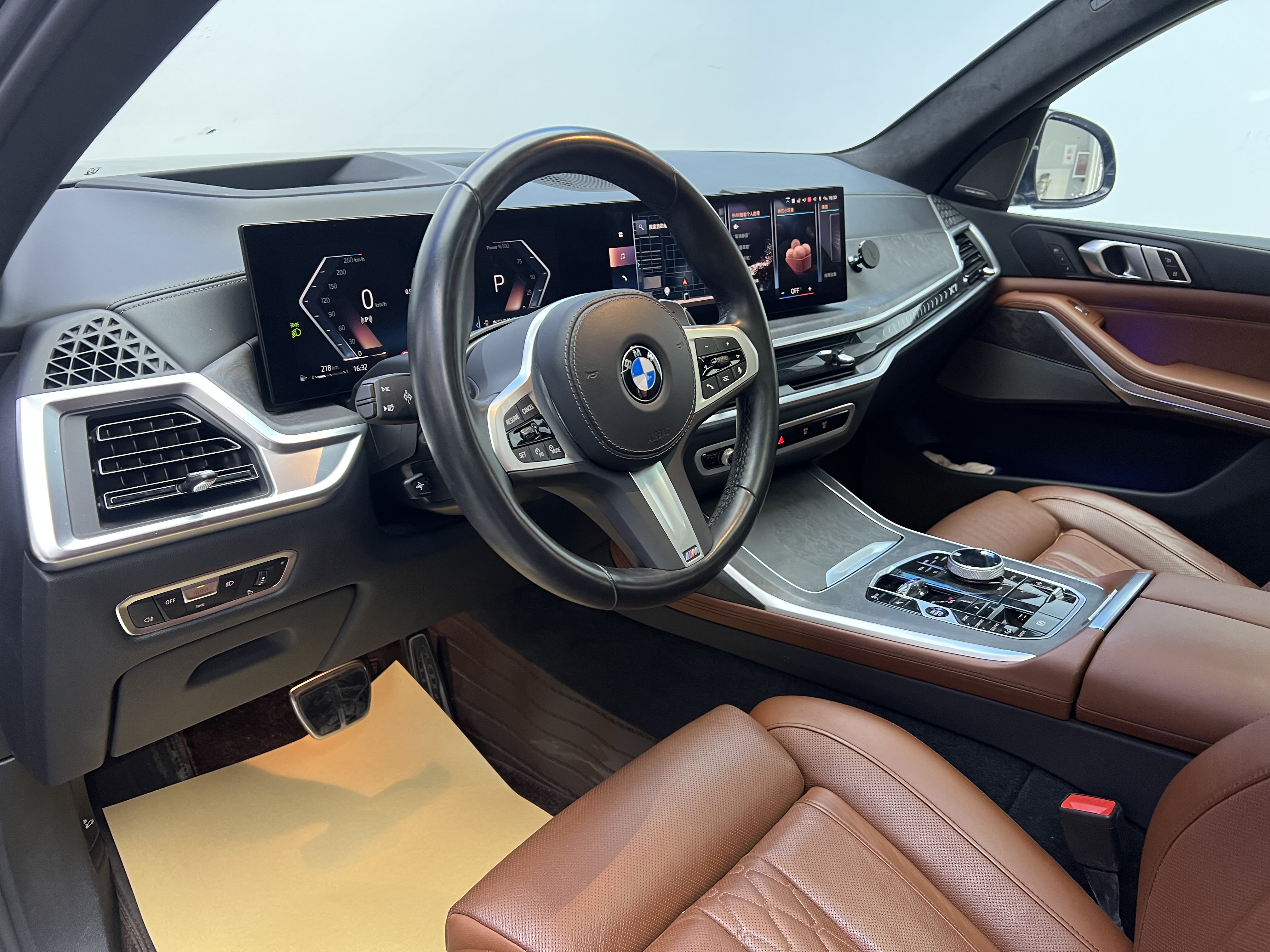 BMW X7 M60i 2023 immagine di auto #5