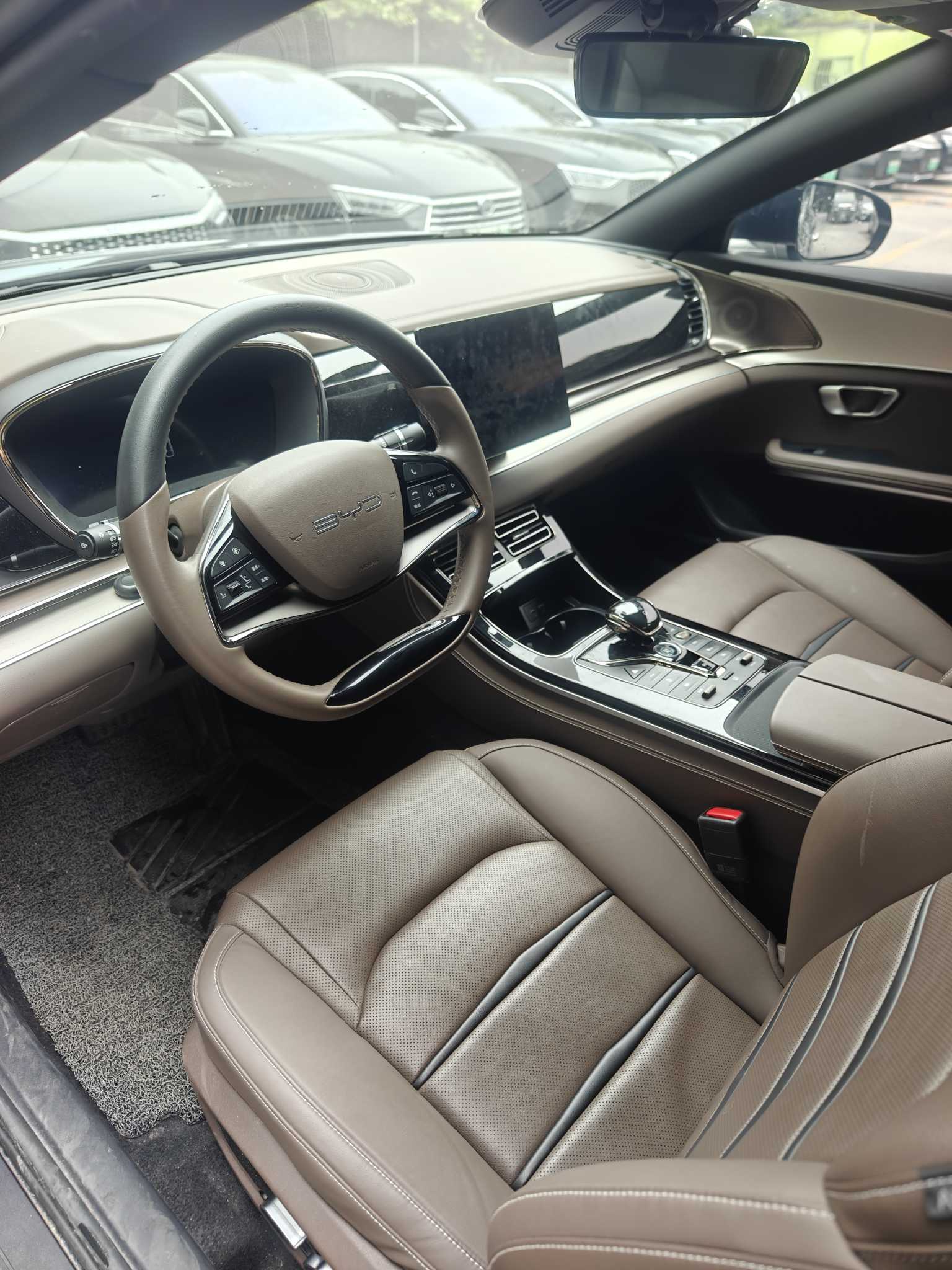 BYD e9 2023 image de voiture #5