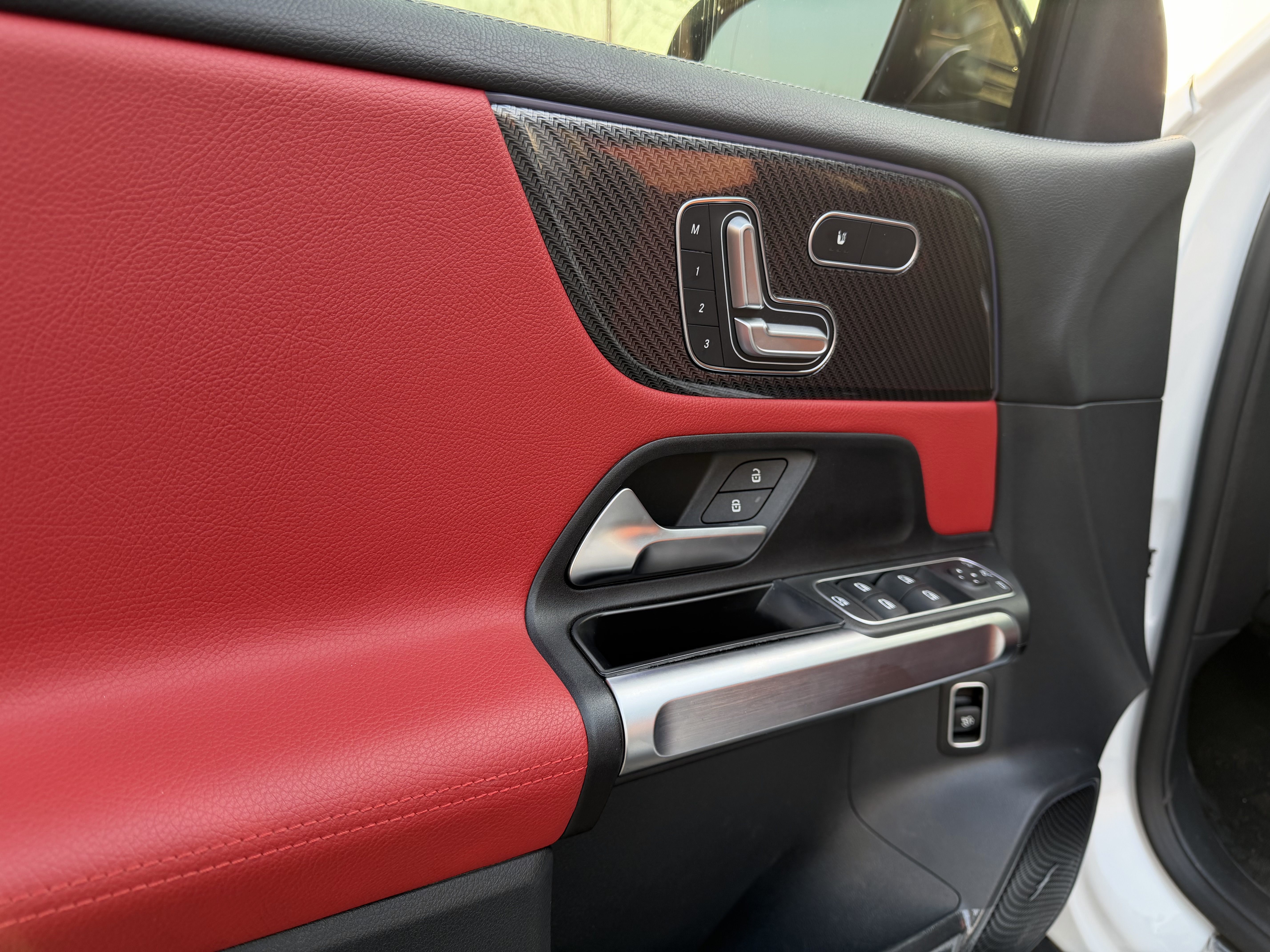 Mercedes-Benz GLB AMG 2023 immagine di auto #5