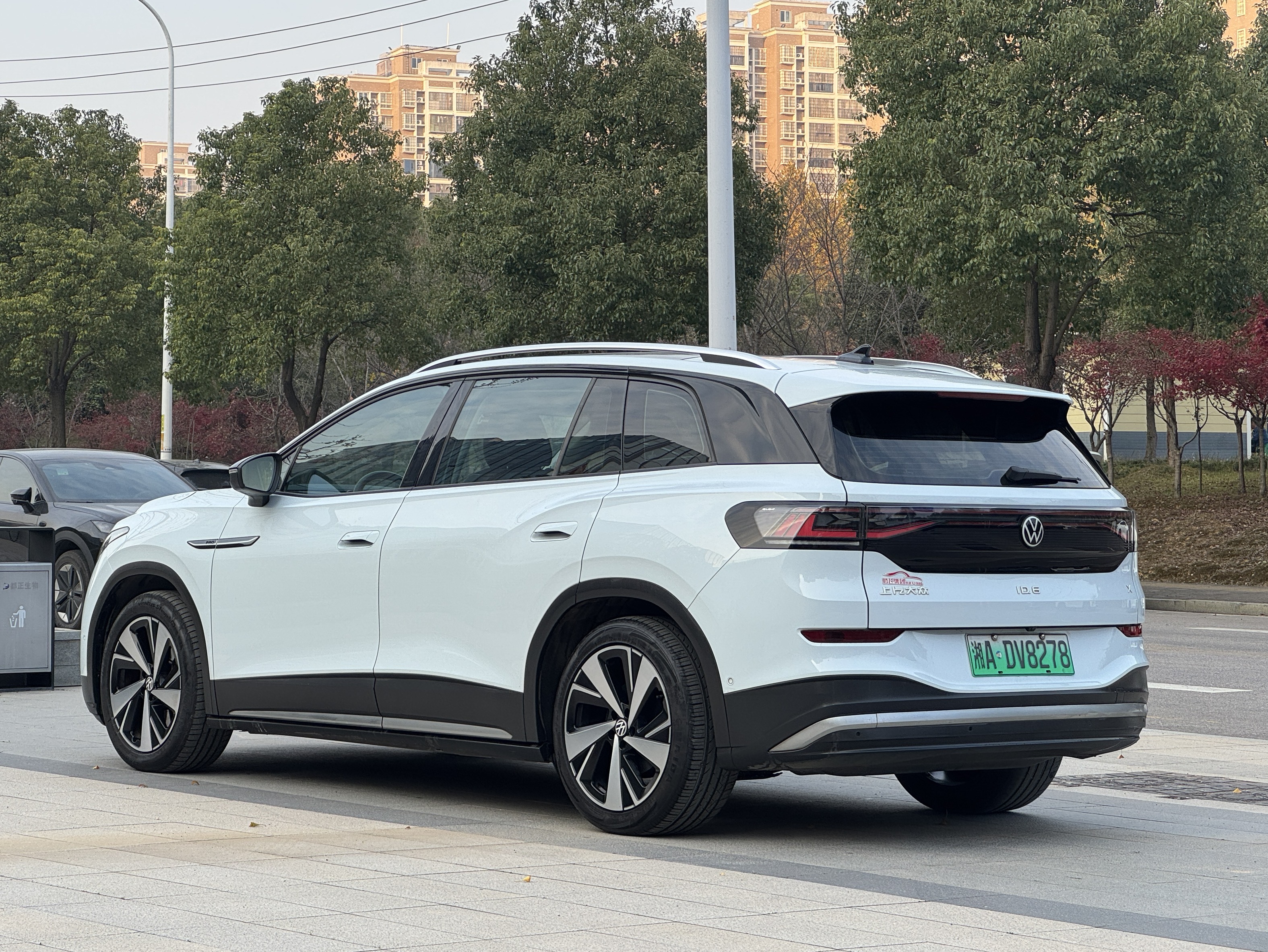 Volkswagen ID.6 X 2023 immagine di auto #5