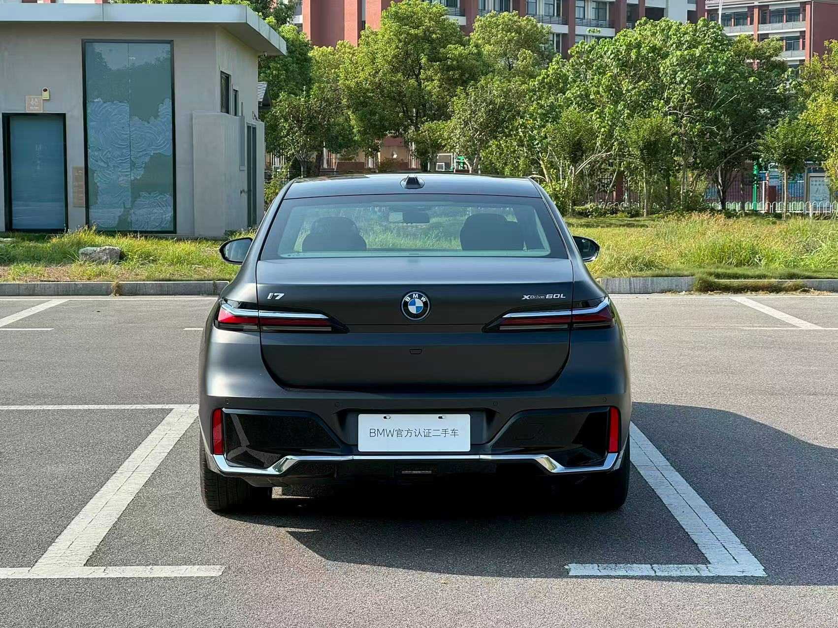 BMW i7 M70L 2023 #5 BMW i7 M70L 2023 car image #5