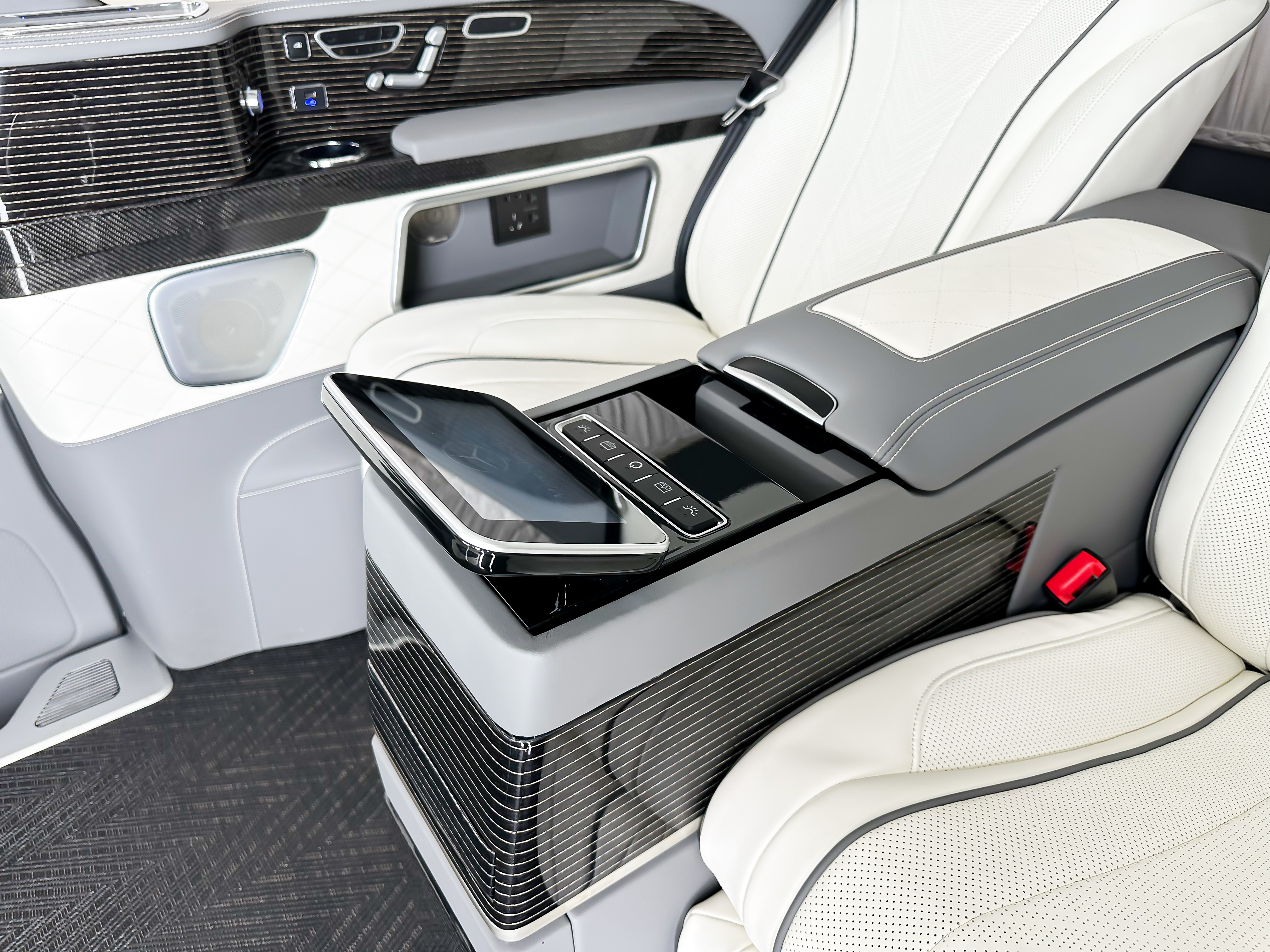 Mercedes-Benz V Class 2023 #5 Mercedes-Benz V Class 2023 car image #5