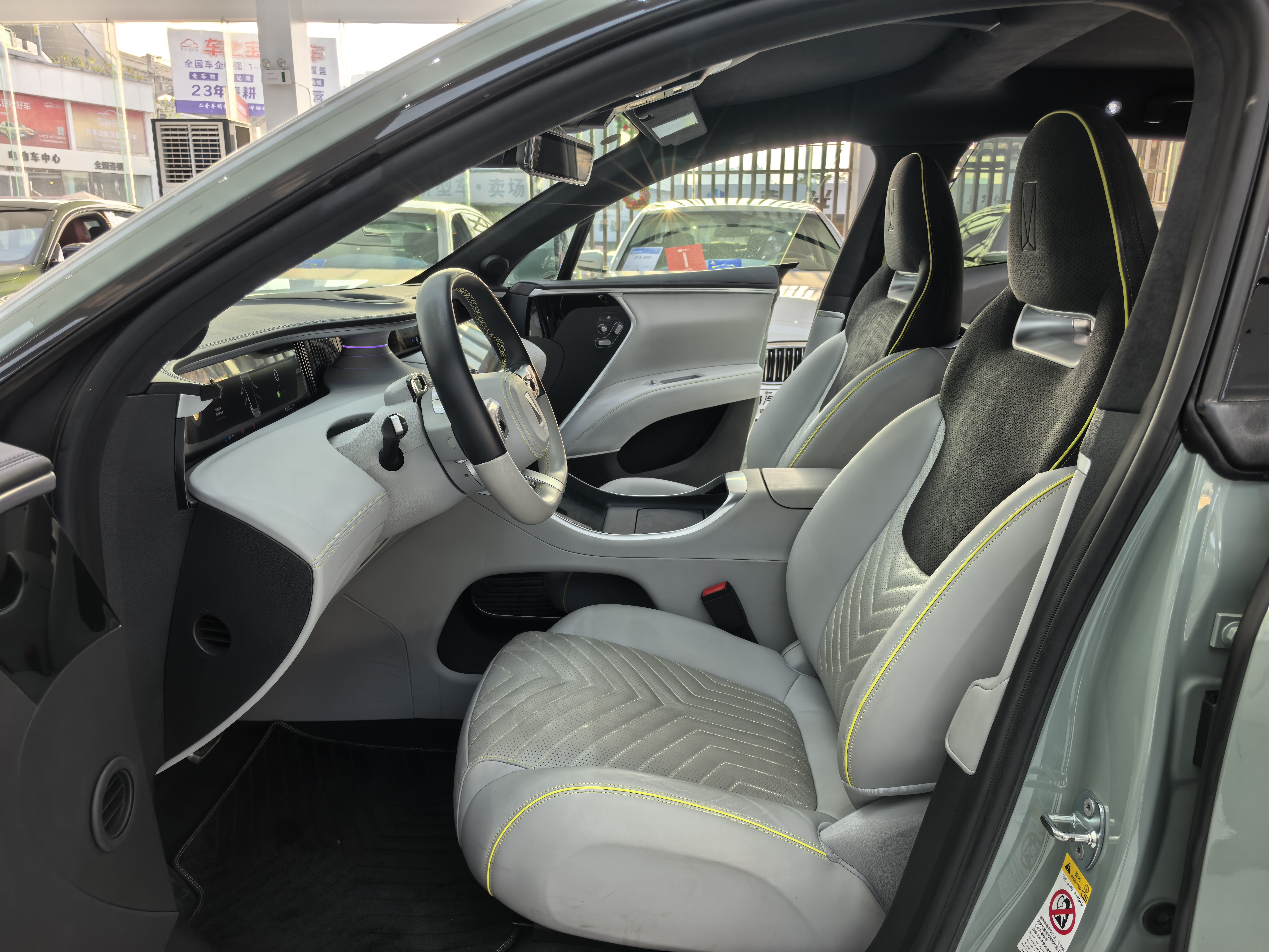 Avatr 11 2023 car image #5