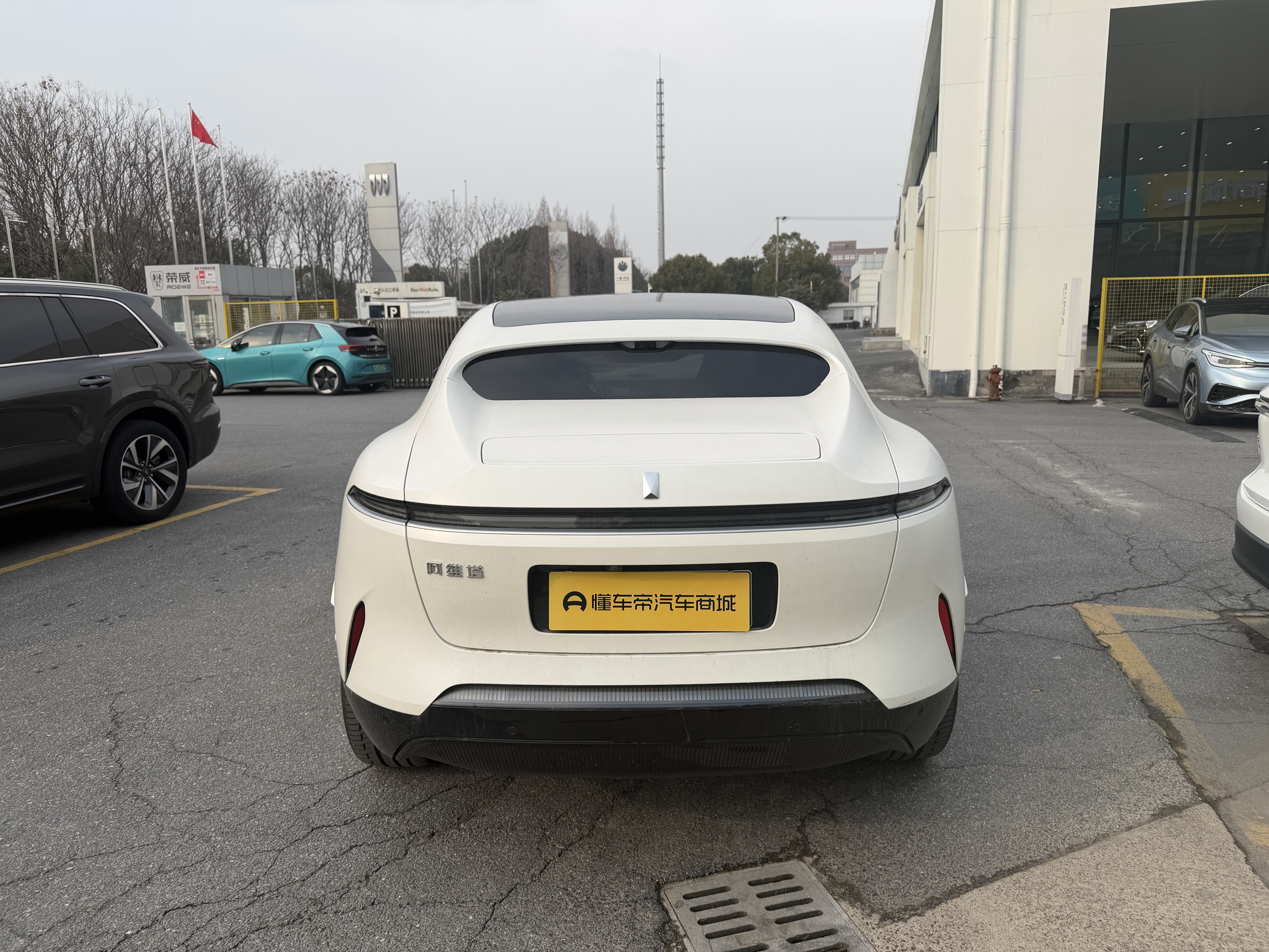 Avatr 11 2023 car image #5