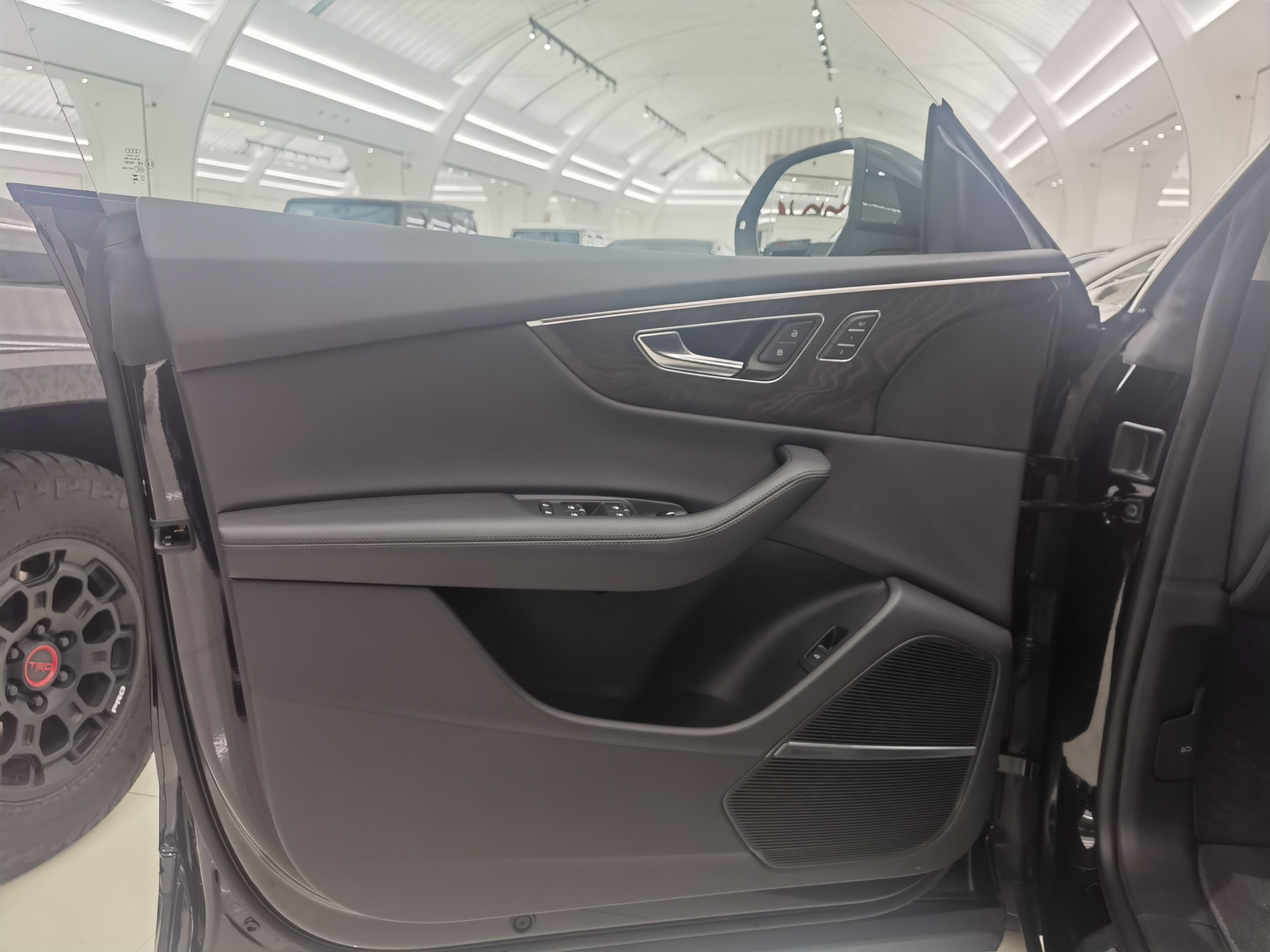 Audi Q8 2023 car image #5