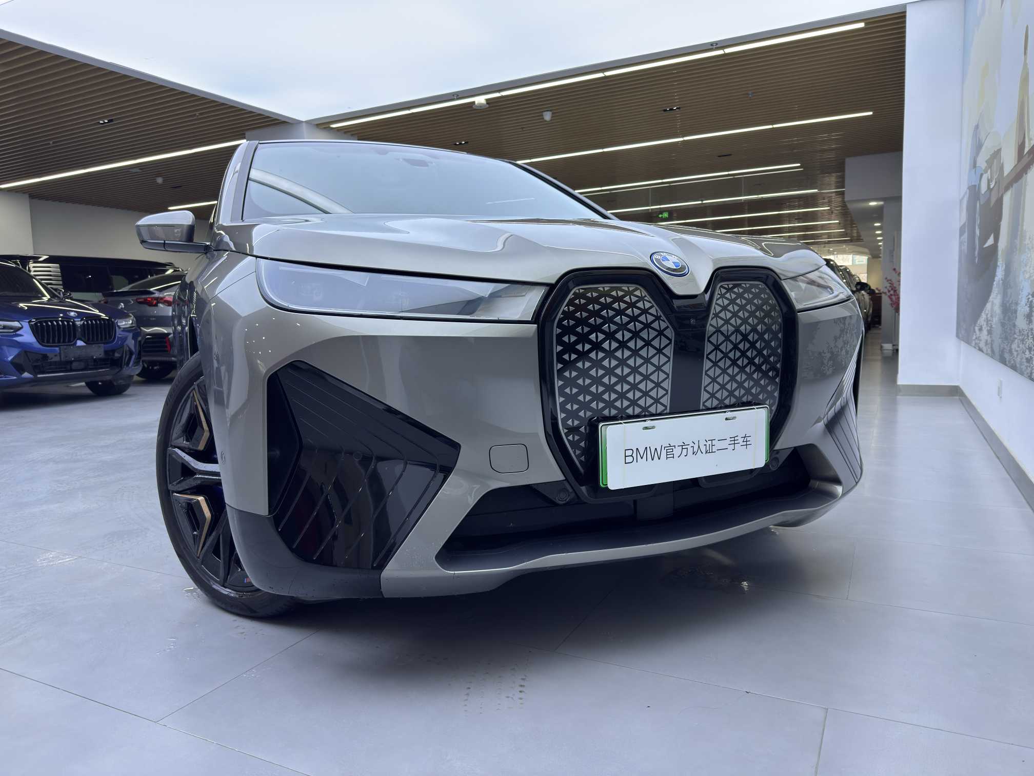 BMW iX M60 2025 #5 BMW iX M60 2025 car image #5