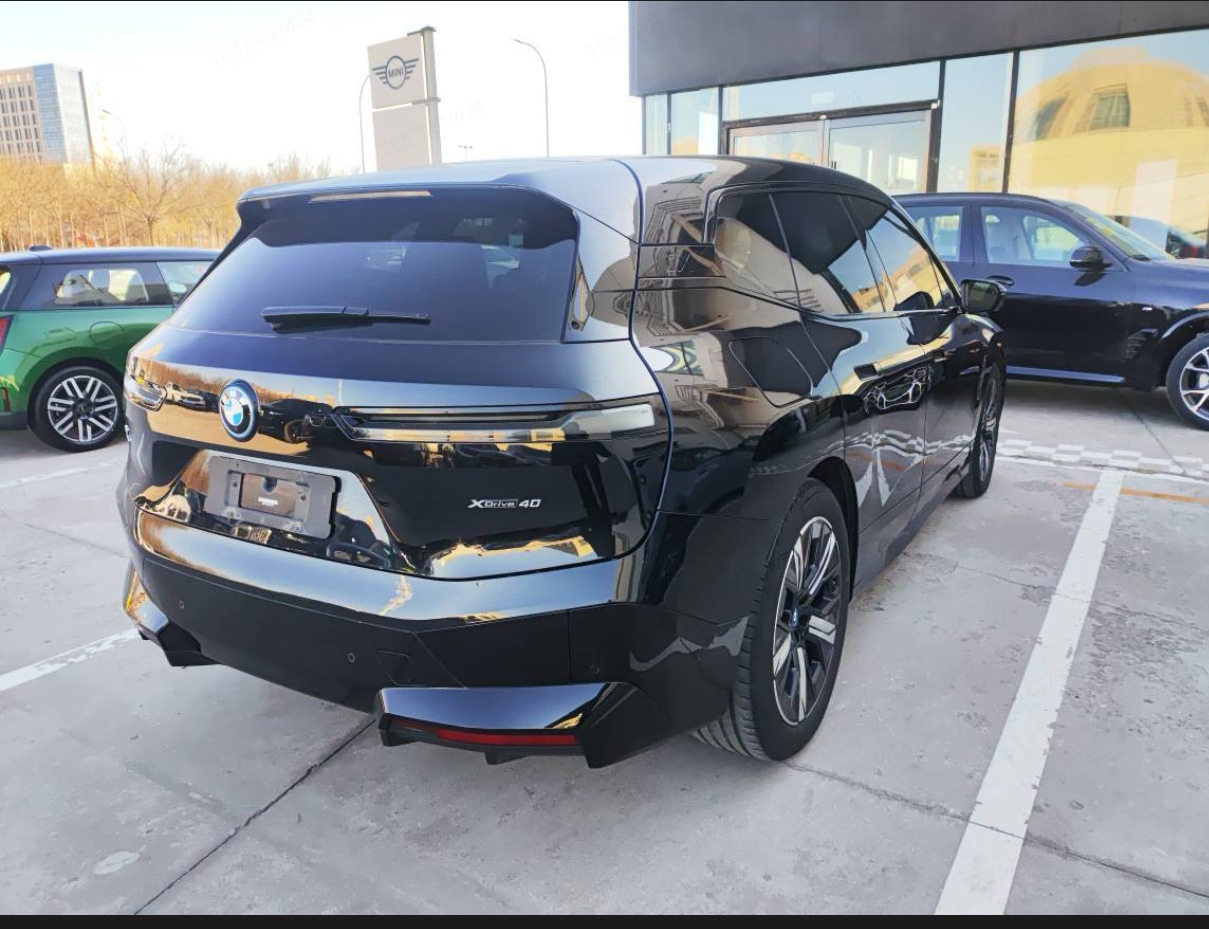 BMW iX 2023 immagine di auto #5