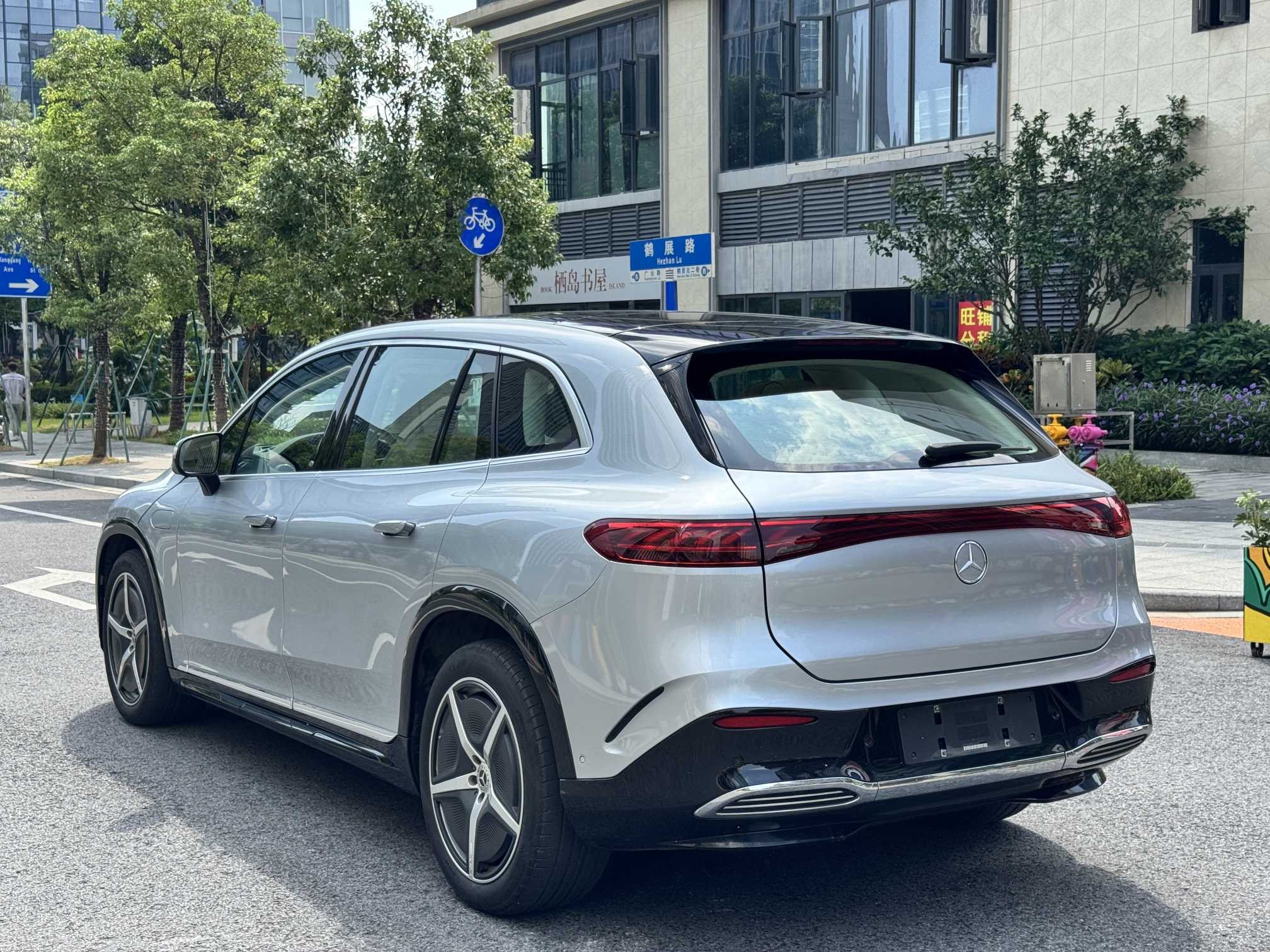 Mercedes-Benz EQS SUV 2023 car image #5