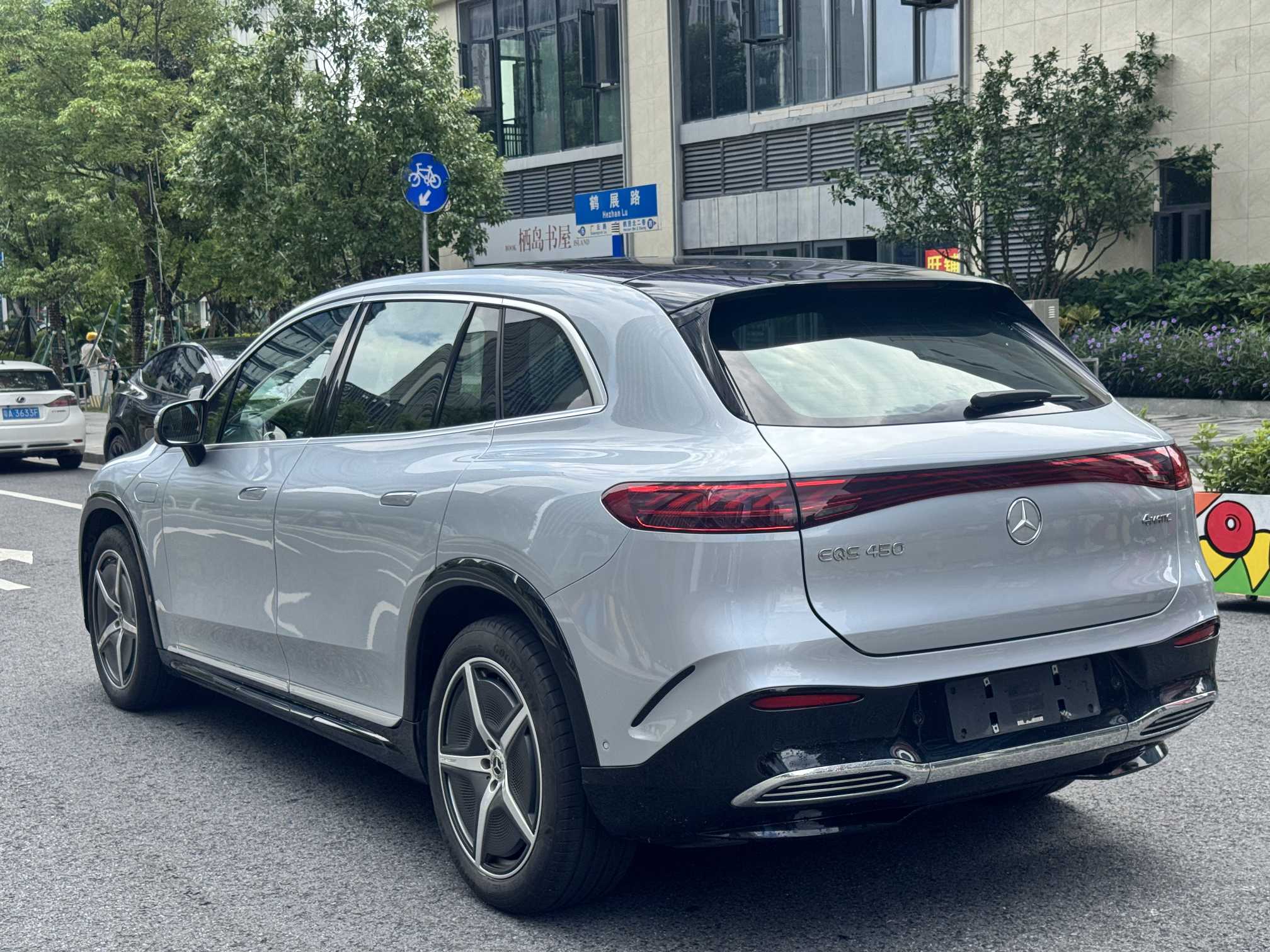 Mercedes-Benz EQS SUV 2023 car image #5
