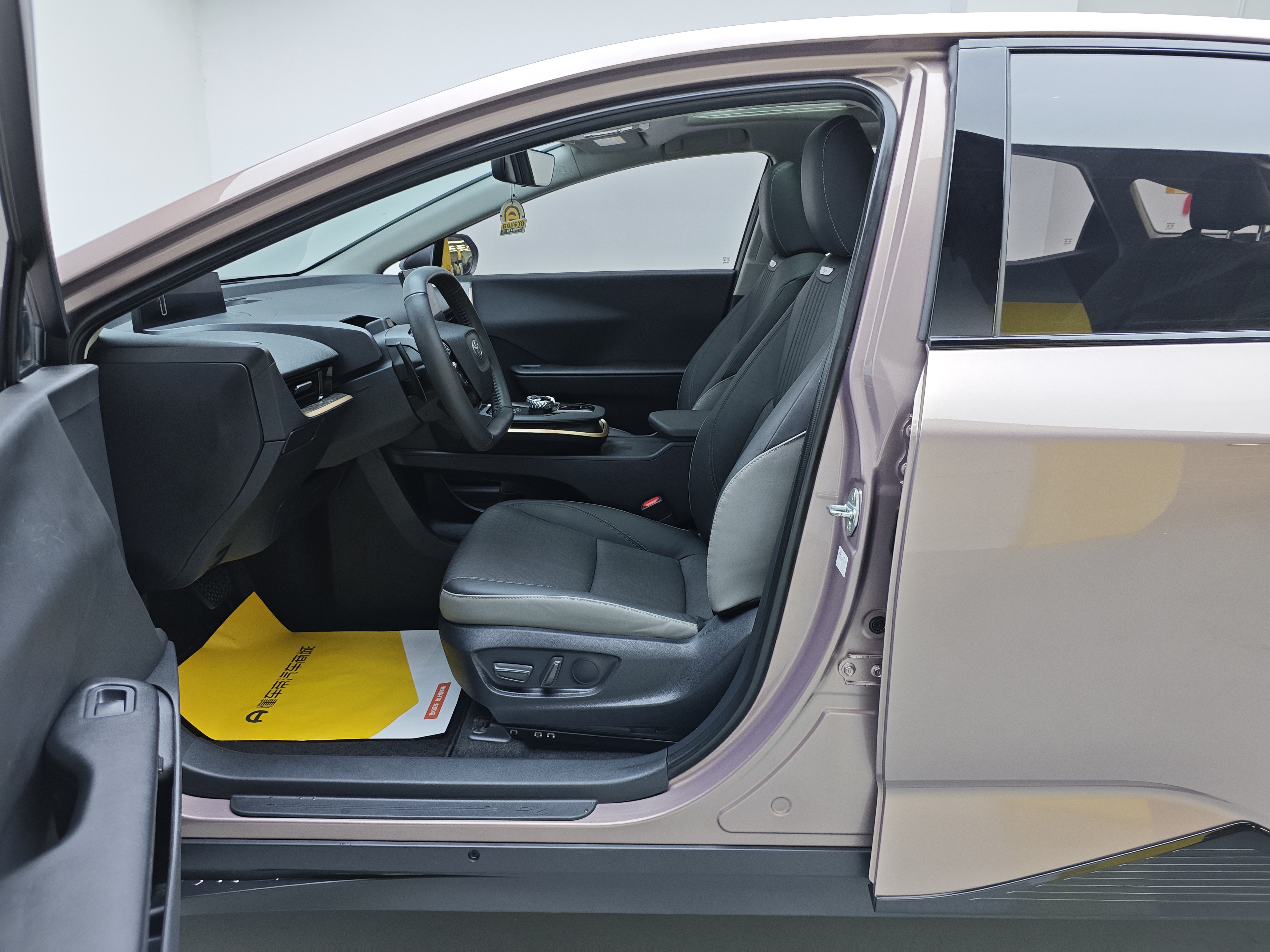 Toyota bZ3 2023 #5 Toyota bZ3 2023 immagine di auto #5