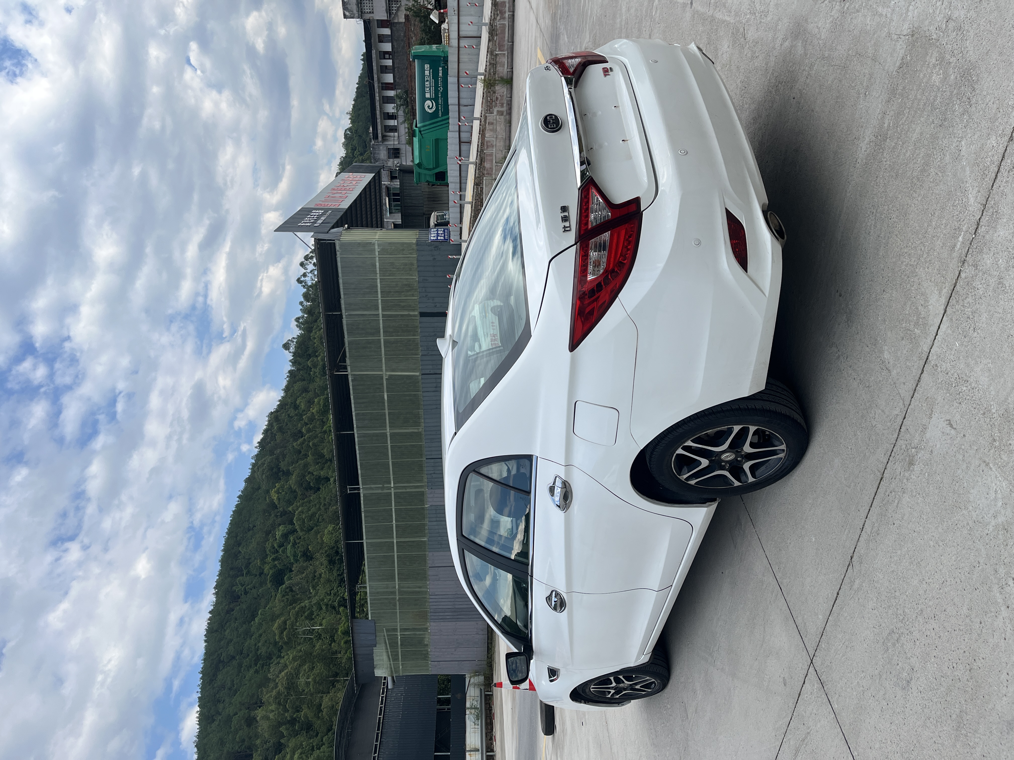 BYD G5 2015 изображение автомобиля #5