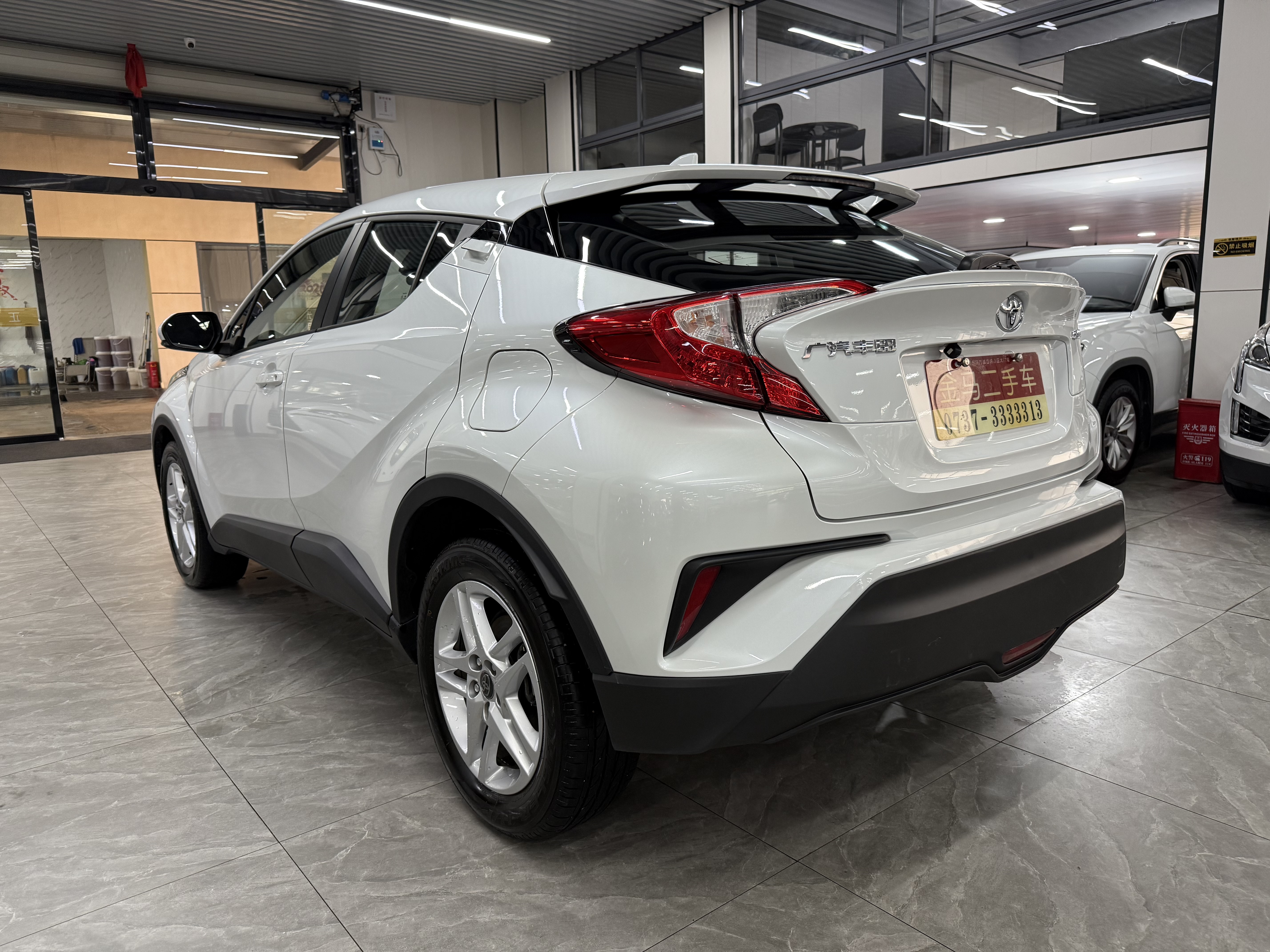 Toyota C-HR 2023 car image #5